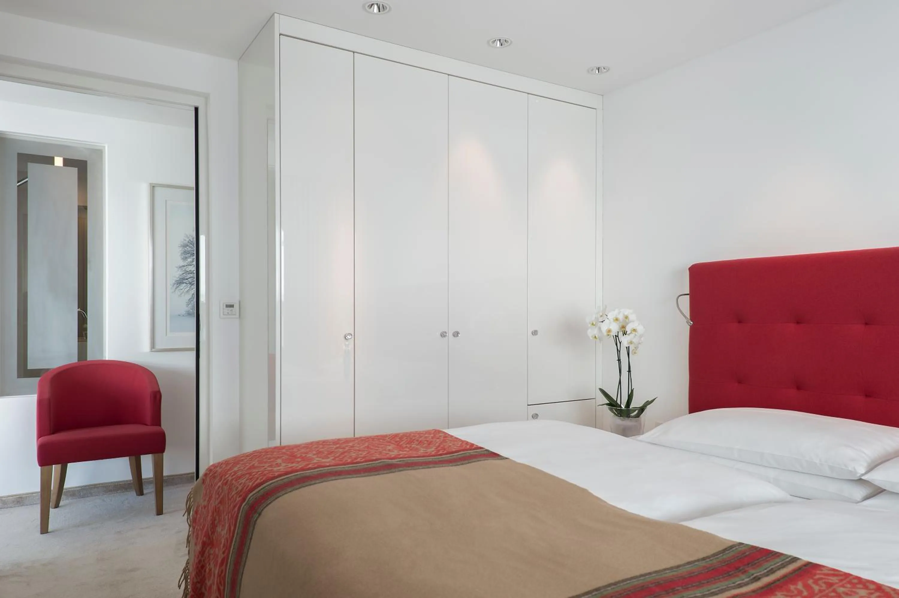 Bedroom, Bed in A-ROSA Hotel Thurnher's Alpenhof