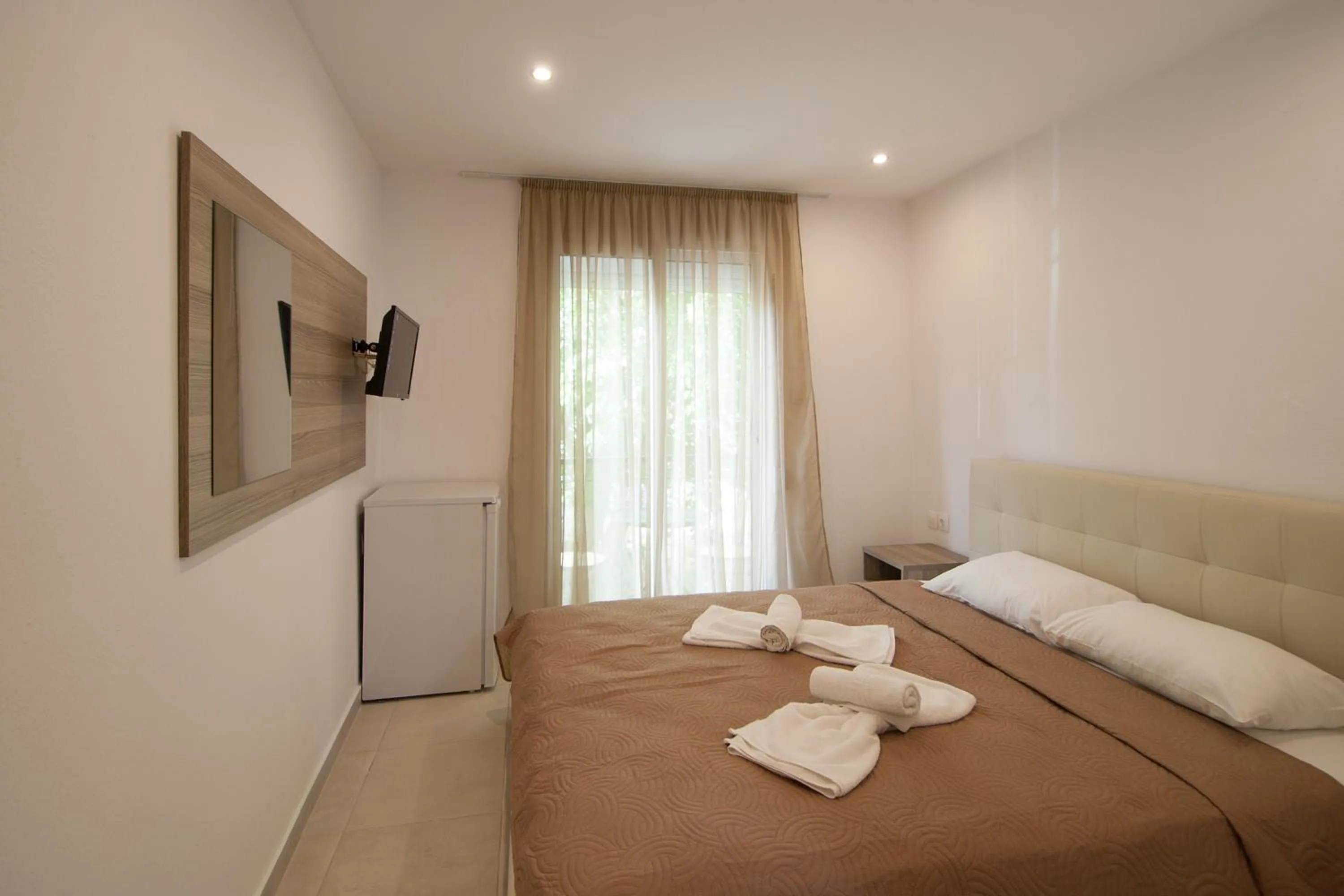 Bed in AVOCADO Skiathos