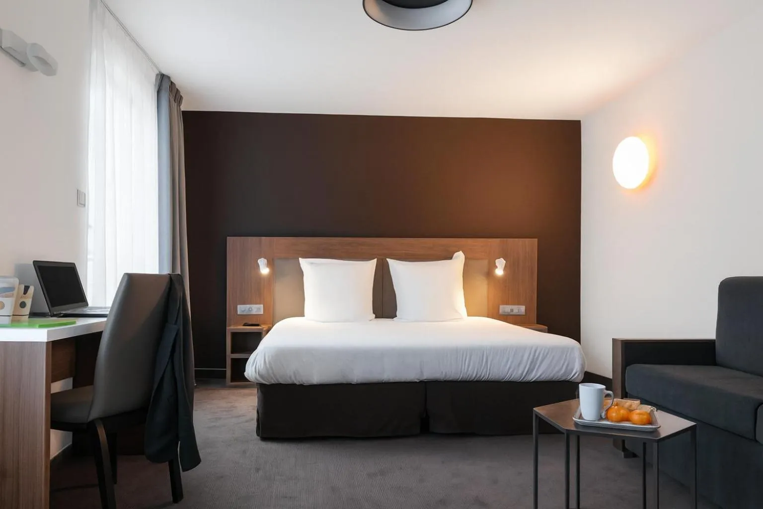 Bedroom, Bed in Campanile Epinal Centre - Gare