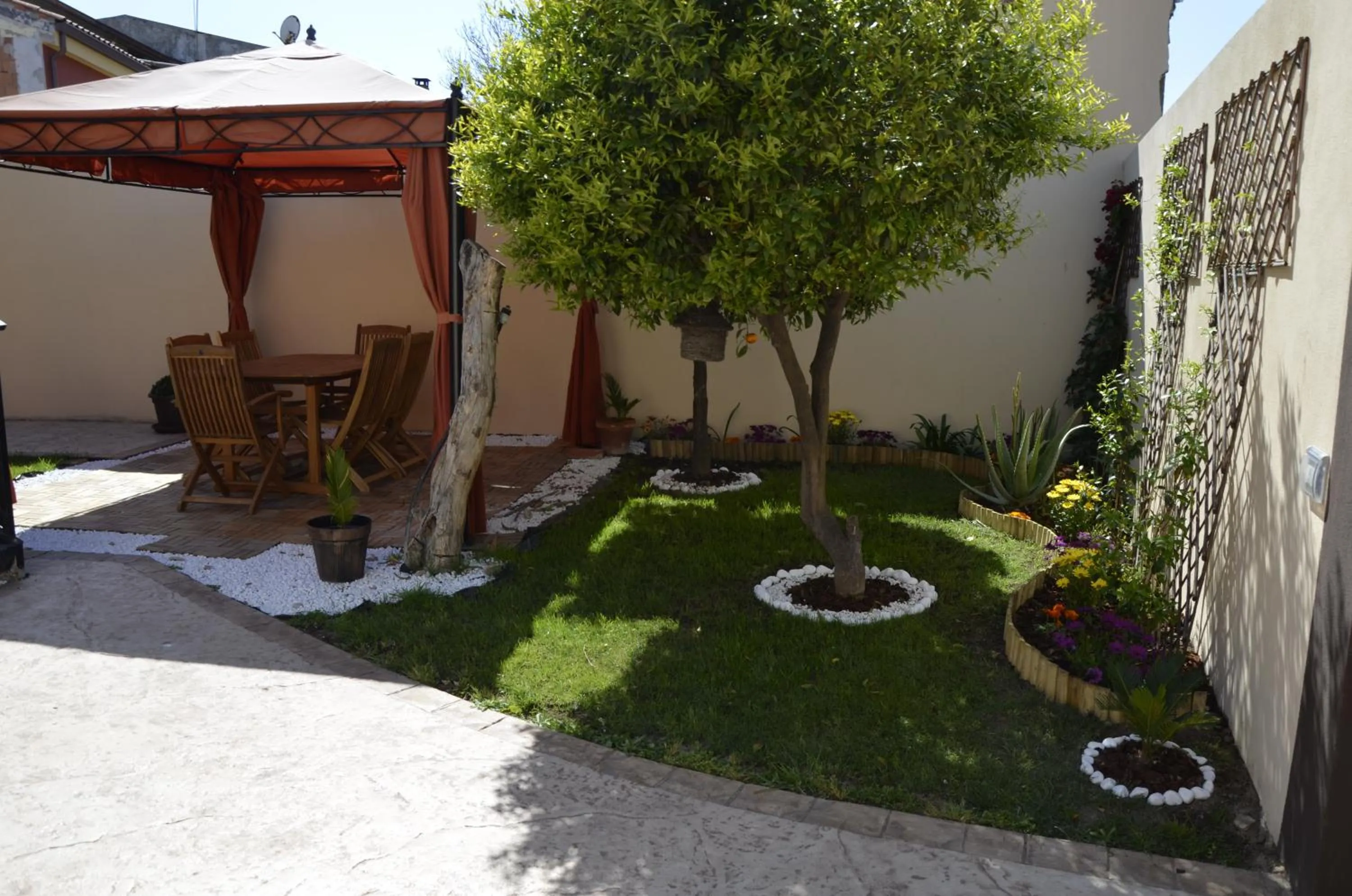 Garden in Artista B&B