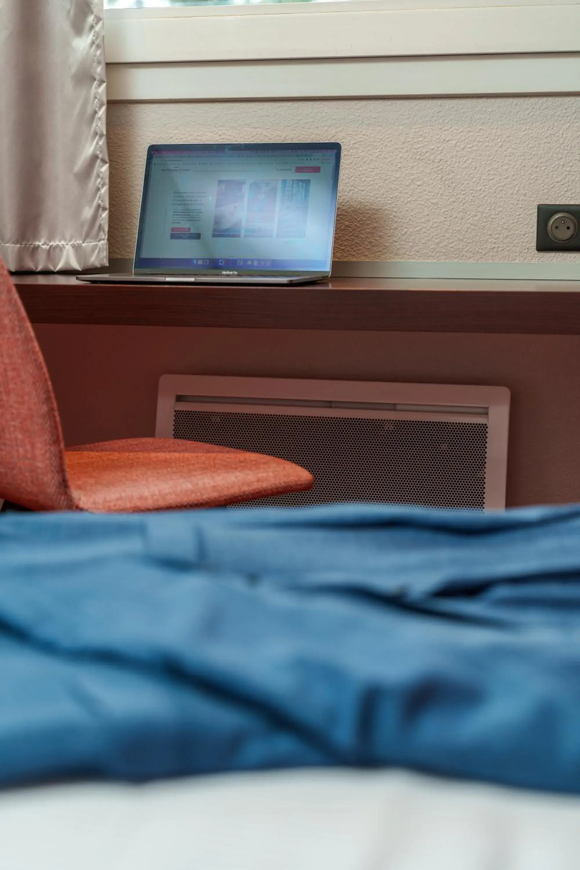 TV and multimedia, Bed in Kyriad Nantes Sud - Bouaye Aéroport TV and multimedia, Bed in Kyriad Nantes Sud - Bouaye Aéroport