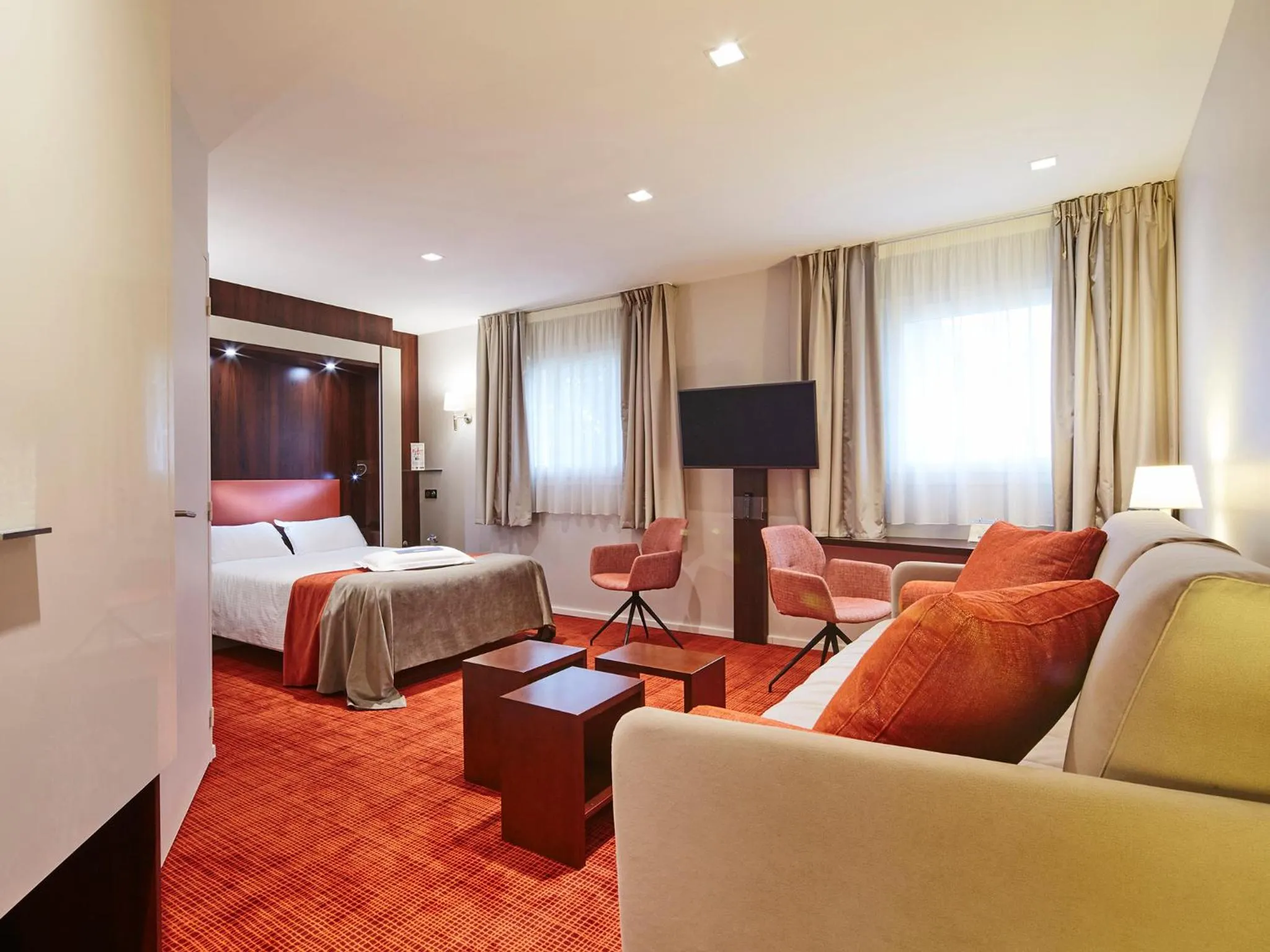 Staff, Bed in Kyriad Nantes Sud - Bouaye Aéroport