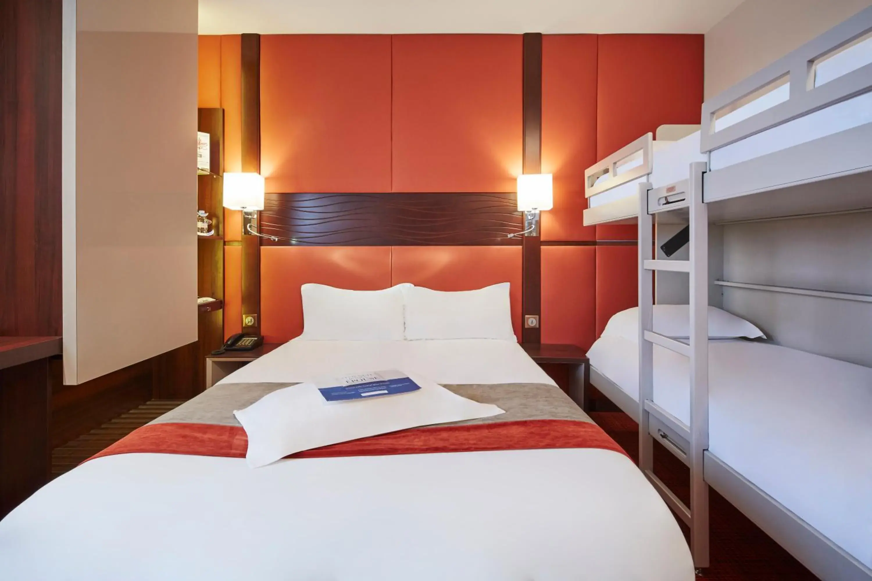 Street view, Bed in Kyriad Nantes Sud - Bouaye Aéroport Street view, Bed in Kyriad Nantes Sud - Bouaye Aéroport