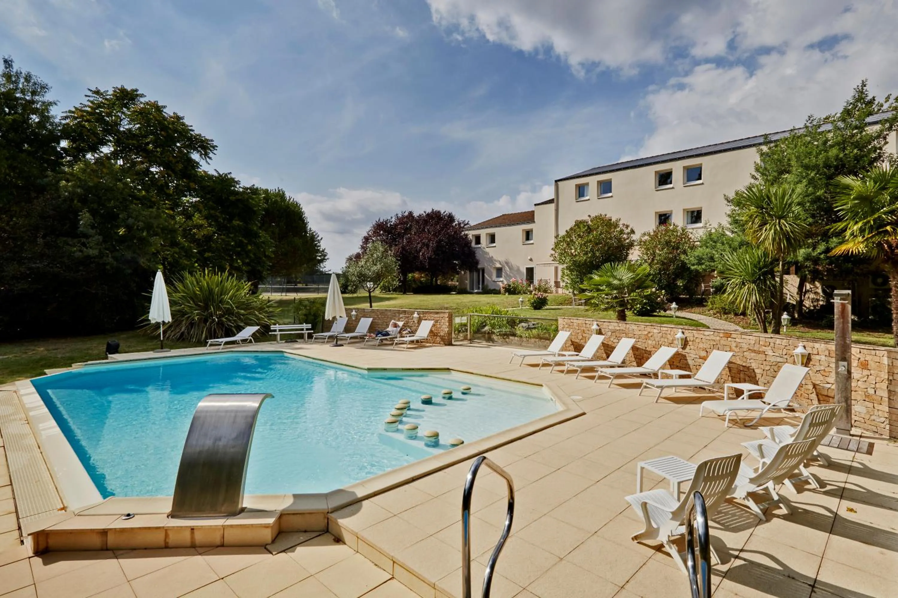 Pool view in Kyriad Nantes Sud - Bouaye Aéroport