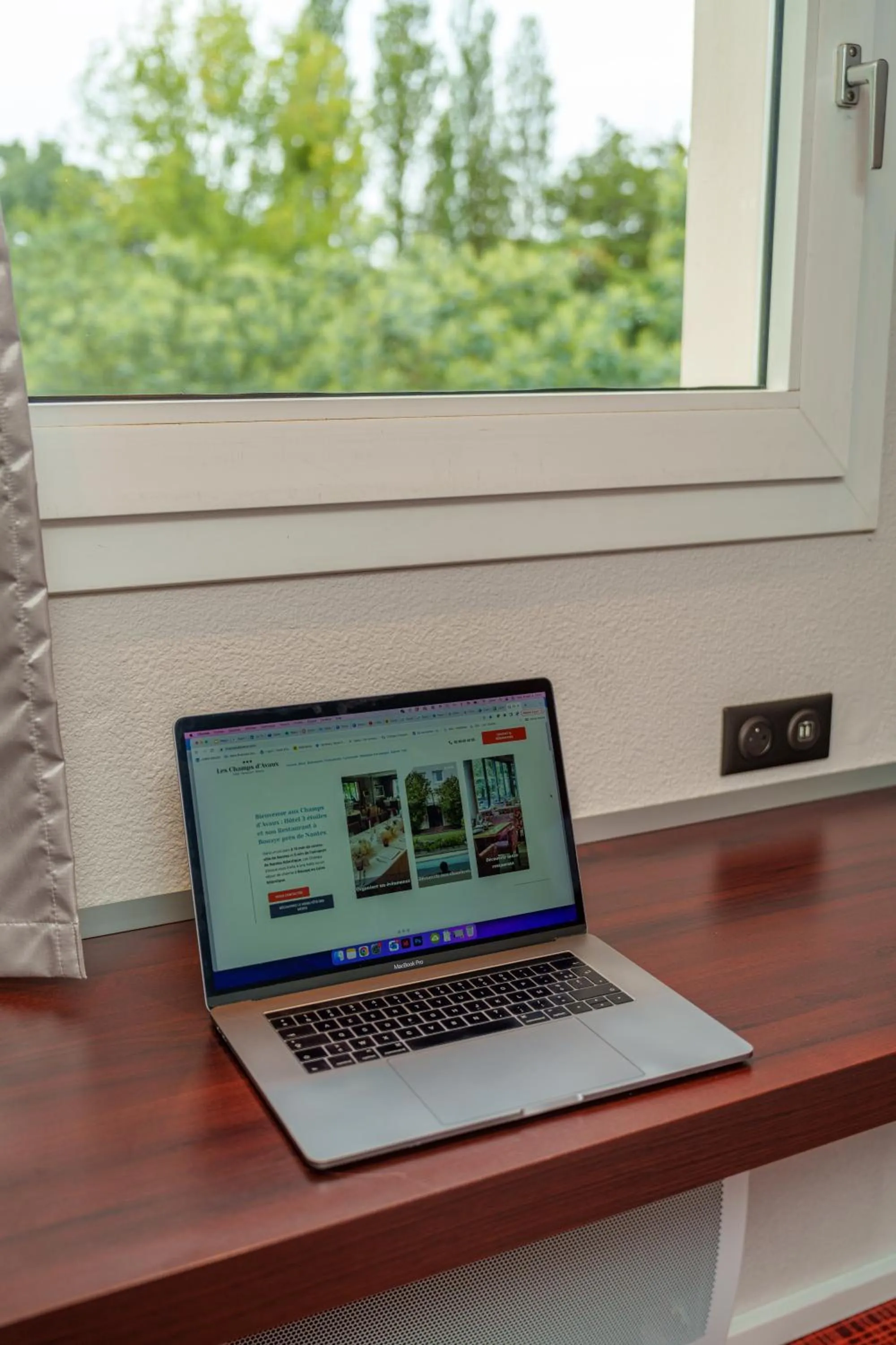hair dresser in Kyriad Nantes Sud - Bouaye Aéroport
