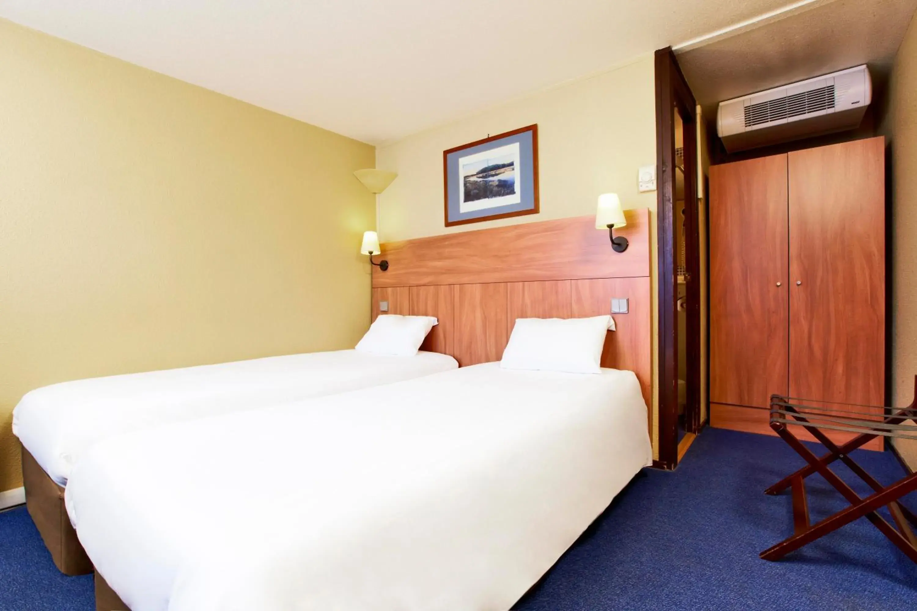 Photo of the whole room, Bed in Kyriad Angers Sud Ponts-De-Cé Photo of the whole room, Bed in Kyriad Angers Sud Ponts-De-Cé