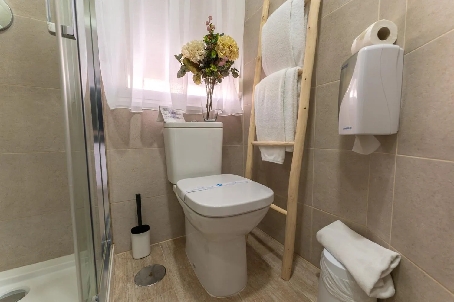 Toilet in Urban Rooms B&R