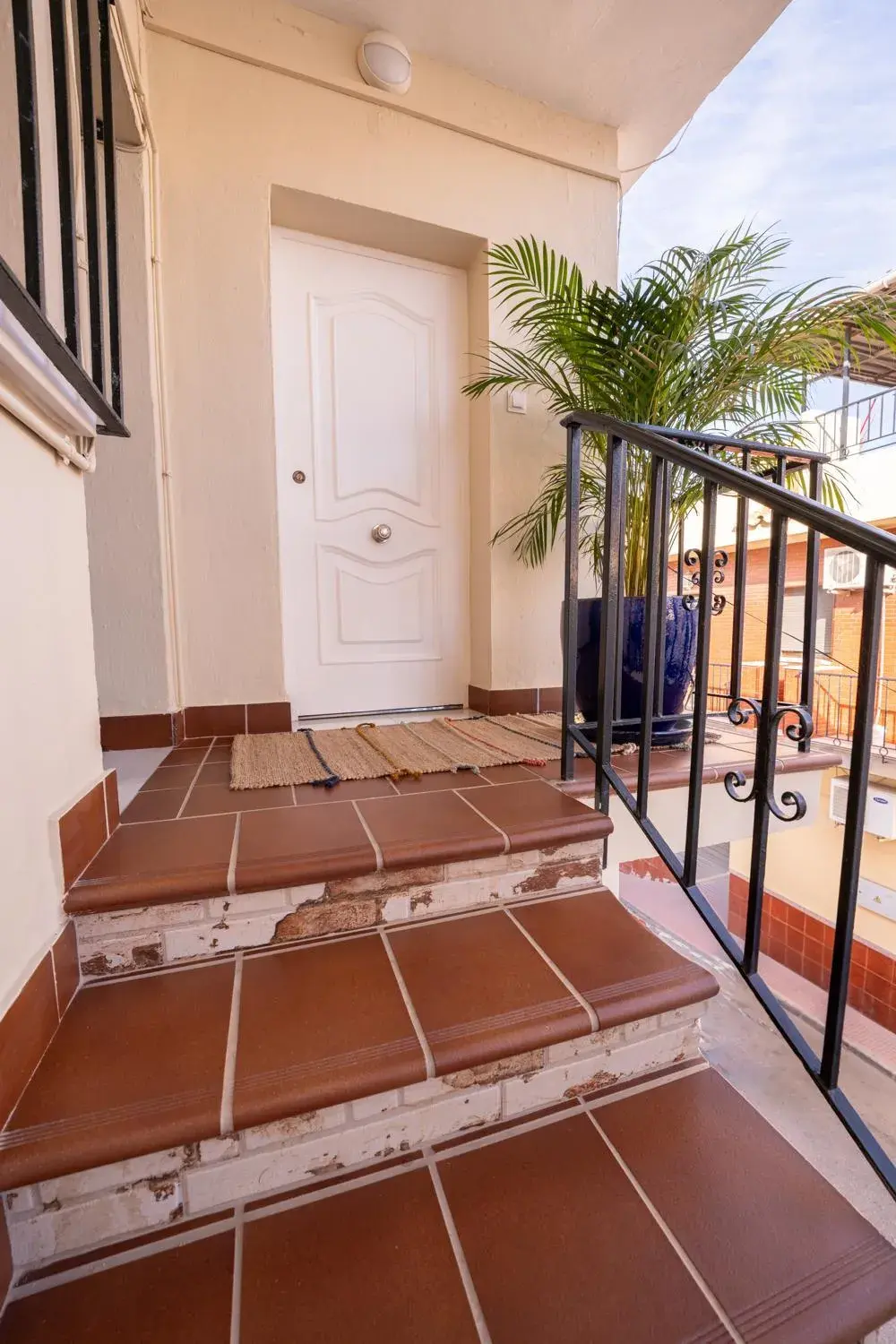 Property building in Urban Rooms B&R Property building in Urban Rooms B&R