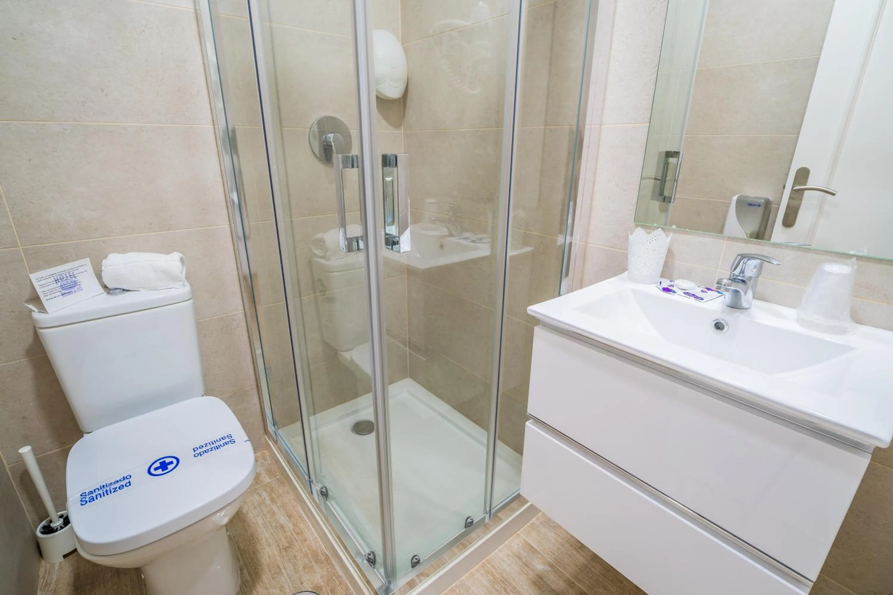 Shower in Urban Rooms B&R