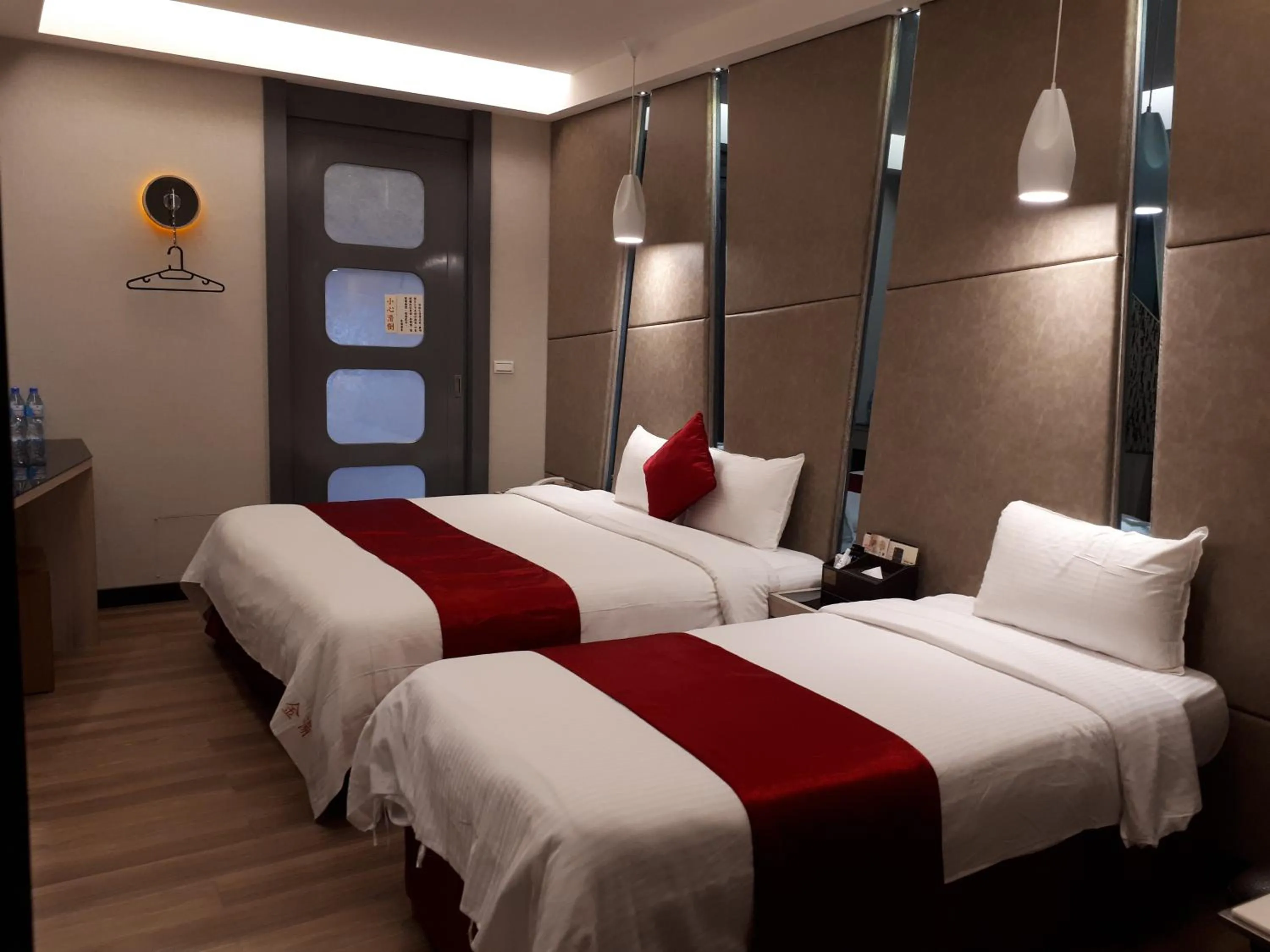 Bed in Jin Spa Resort Hotel