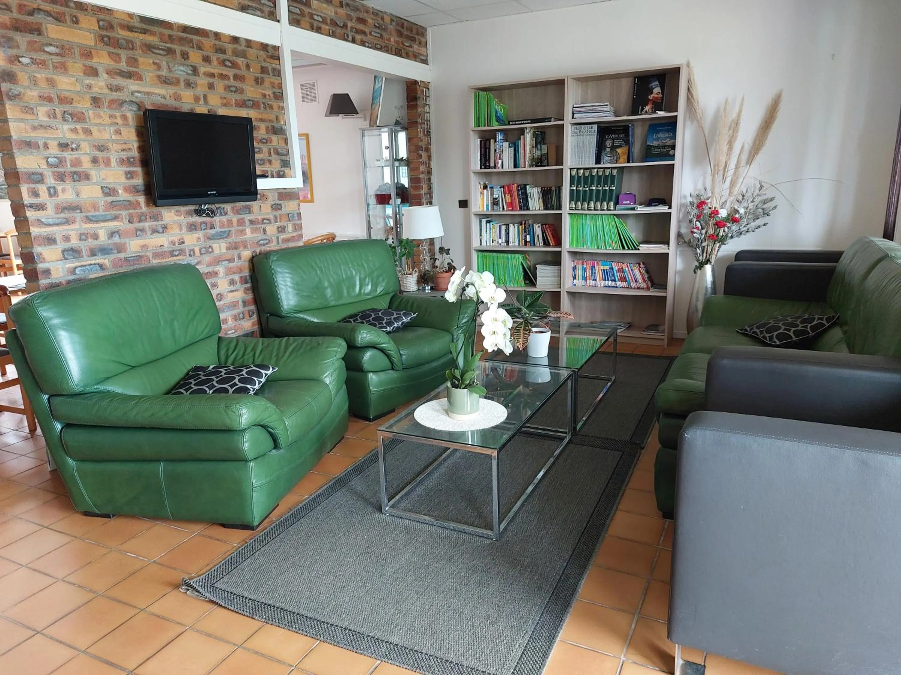 Property building in Brit Hotel Bosquet Carcassonne Cité