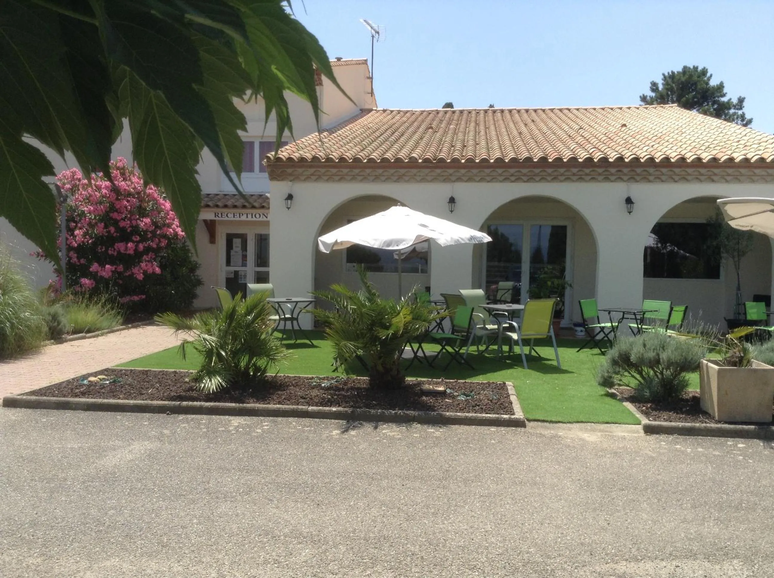 Property building in Brit Hotel Bosquet Carcassonne Cité