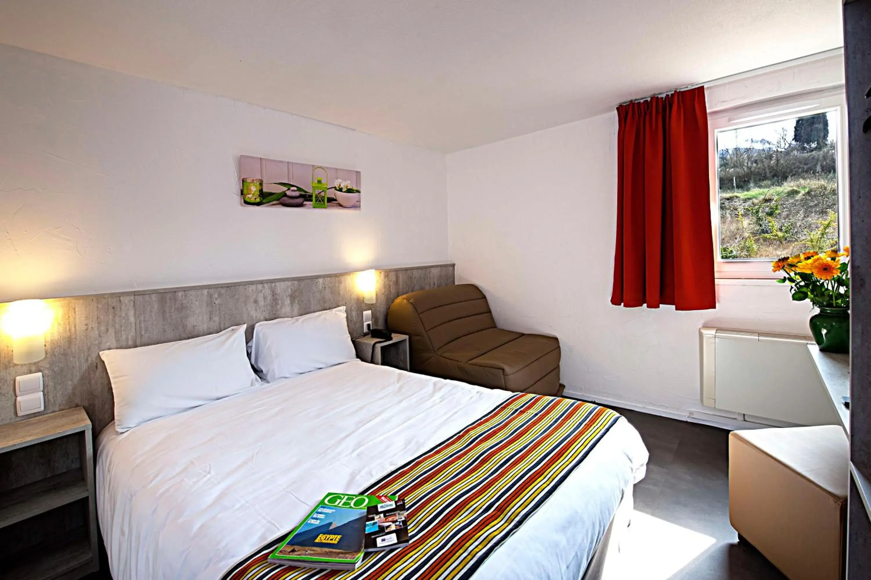 Bedroom, Bed in Brit Hotel Bosquet Carcassonne Cité Bedroom, Bed in Brit Hotel Bosquet Carcassonne Cité