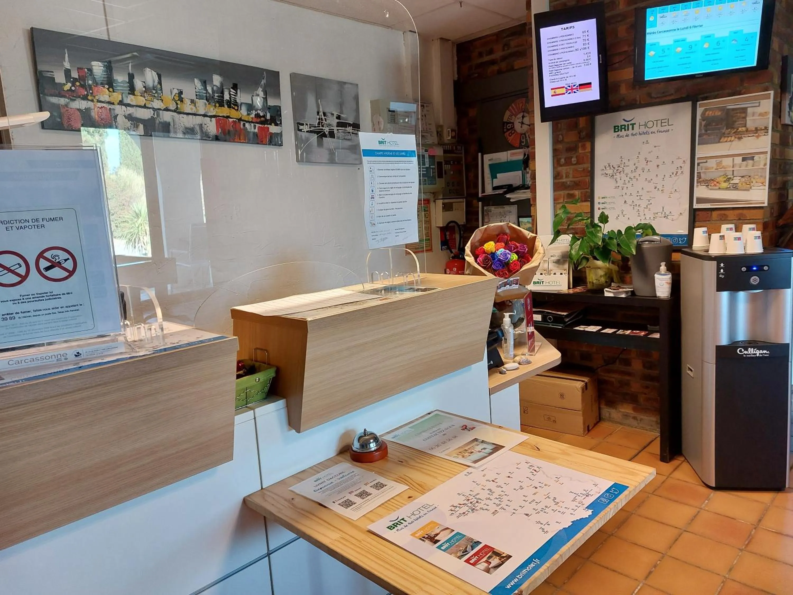 Property building in Brit Hotel Bosquet Carcassonne Cité