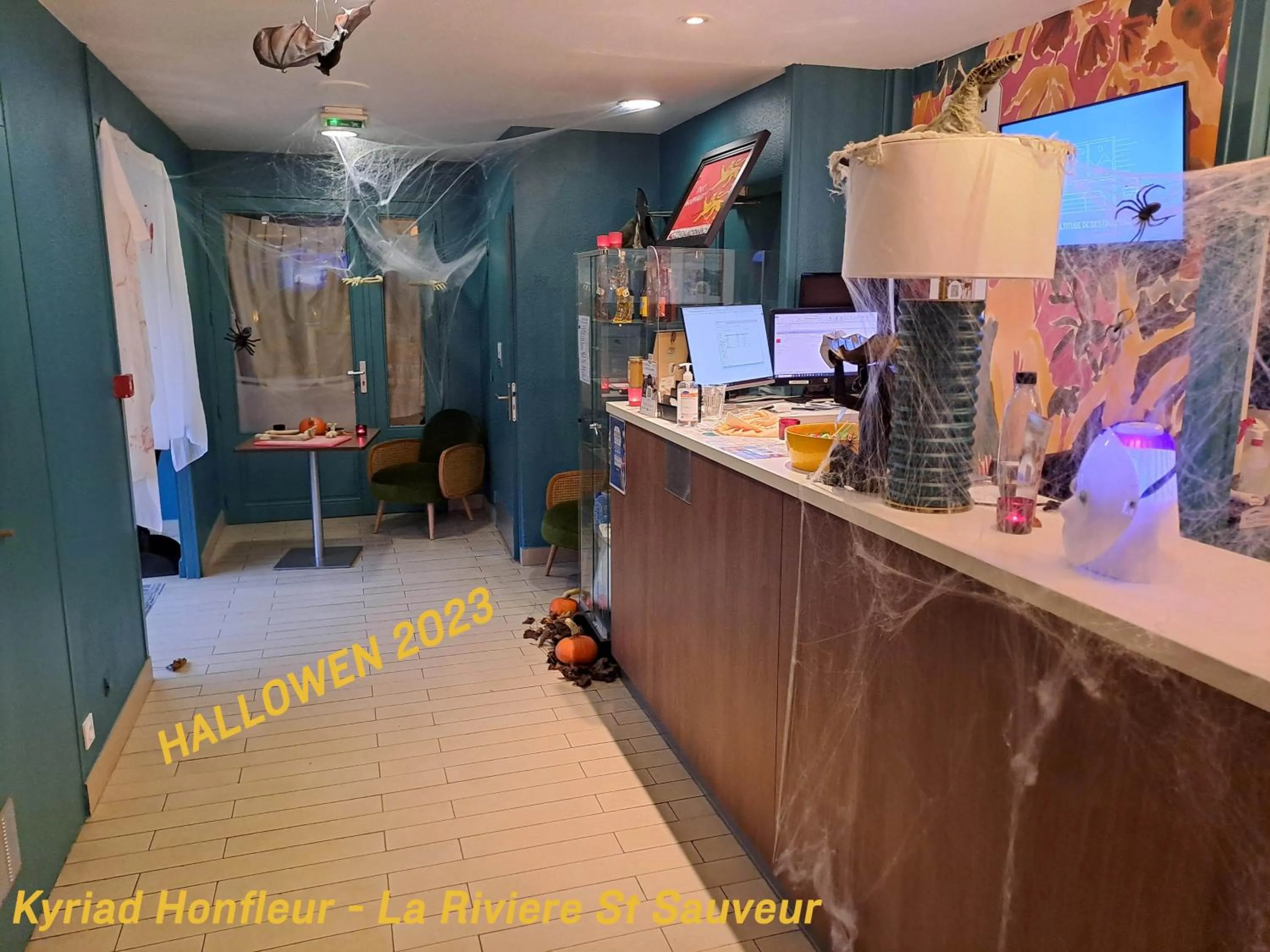 Lobby or reception in KYRIAD HONFLEUR - La Riviere Saint Sauveur