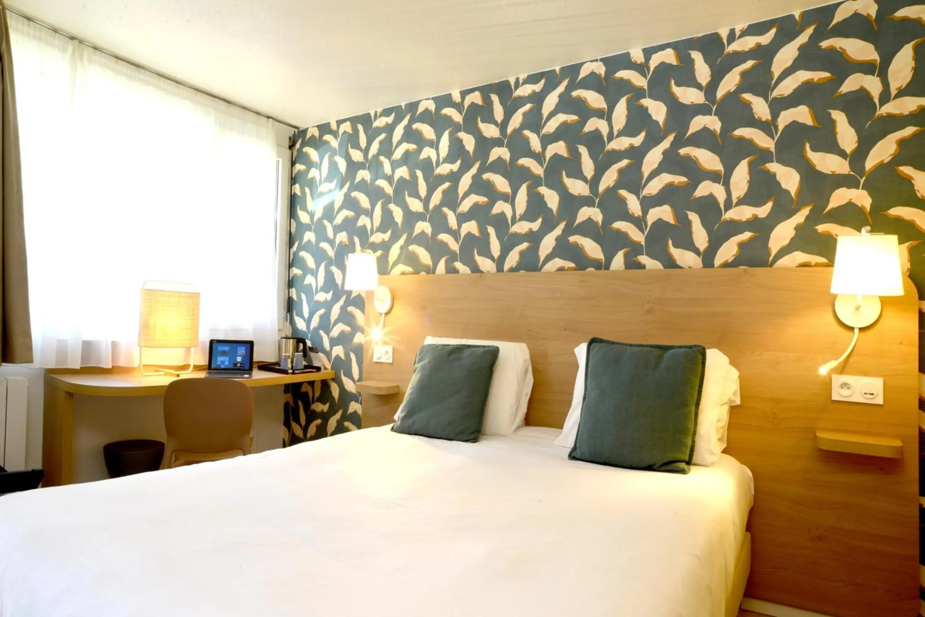 Bedroom, Bed in KYRIAD HONFLEUR - La Riviere Saint Sauveur Bedroom, Bed in KYRIAD HONFLEUR - La Riviere Saint Sauveur