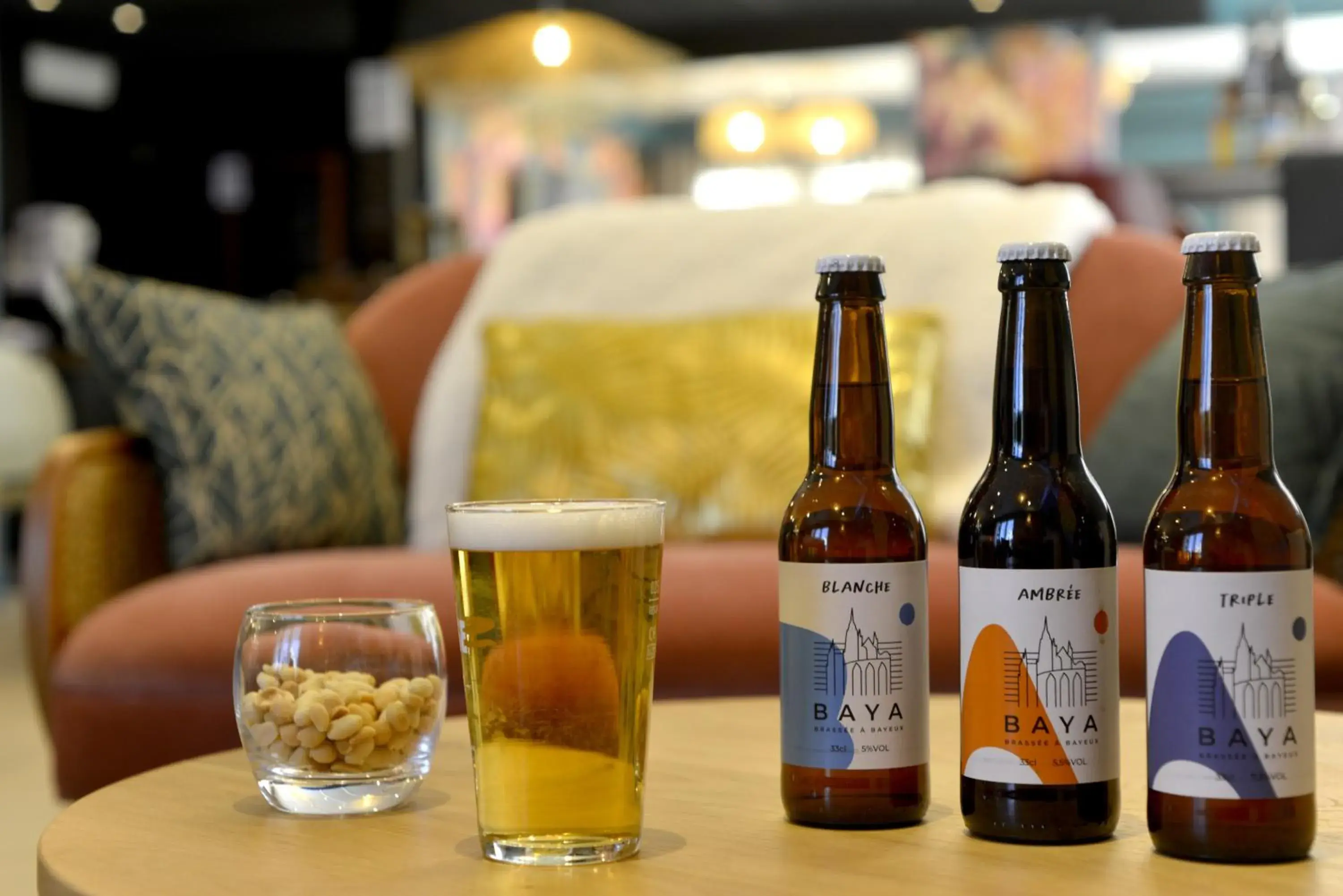 Lounge or bar in KYRIAD HONFLEUR - La Riviere Saint Sauveur Lounge or bar in KYRIAD HONFLEUR - La Riviere Saint Sauveur