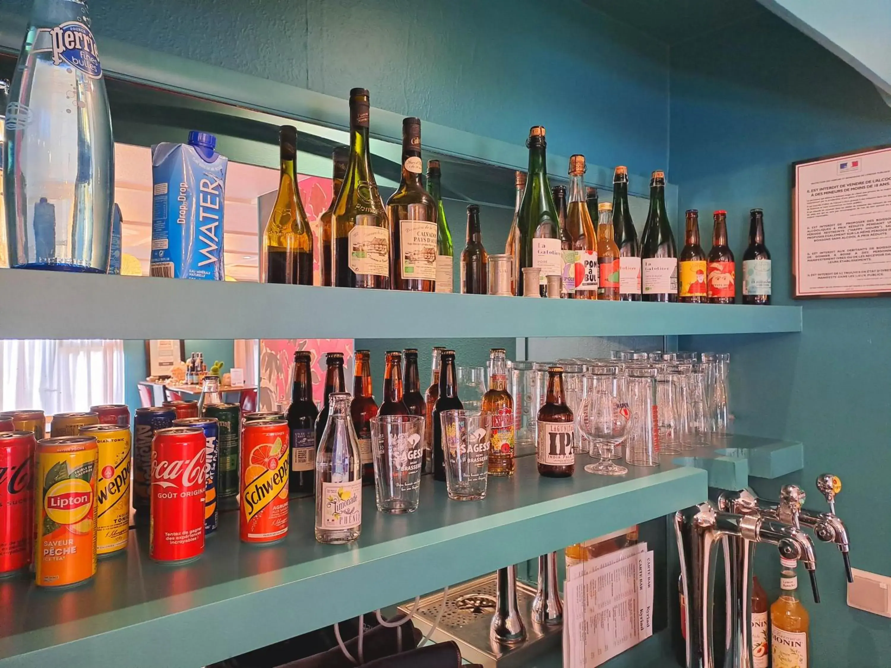 Lounge or bar in KYRIAD HONFLEUR - La Riviere Saint Sauveur Lounge or bar in KYRIAD HONFLEUR - La Riviere Saint Sauveur