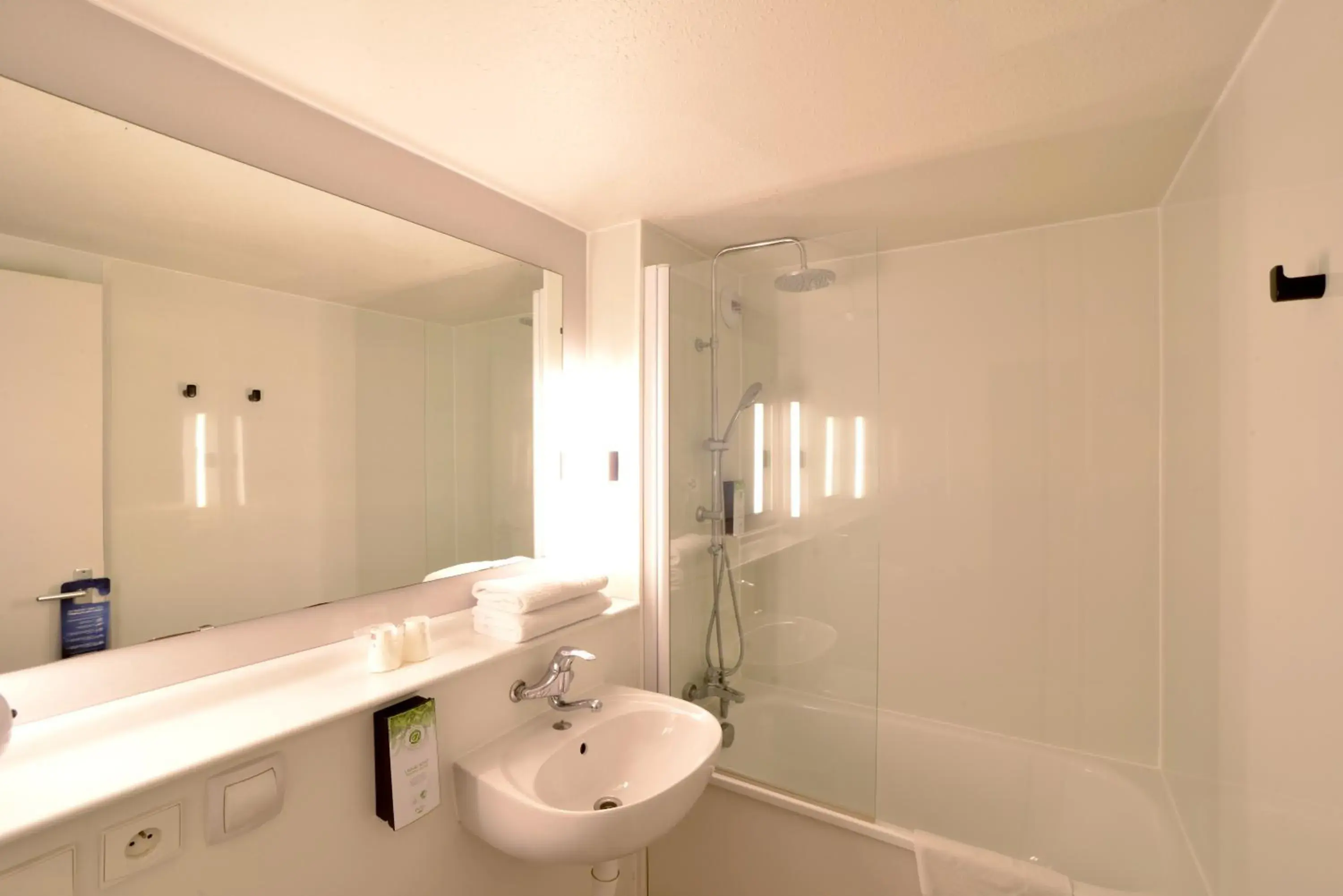 Bathroom in KYRIAD HONFLEUR - La Riviere Saint Sauveur Bathroom in KYRIAD HONFLEUR - La Riviere Saint Sauveur