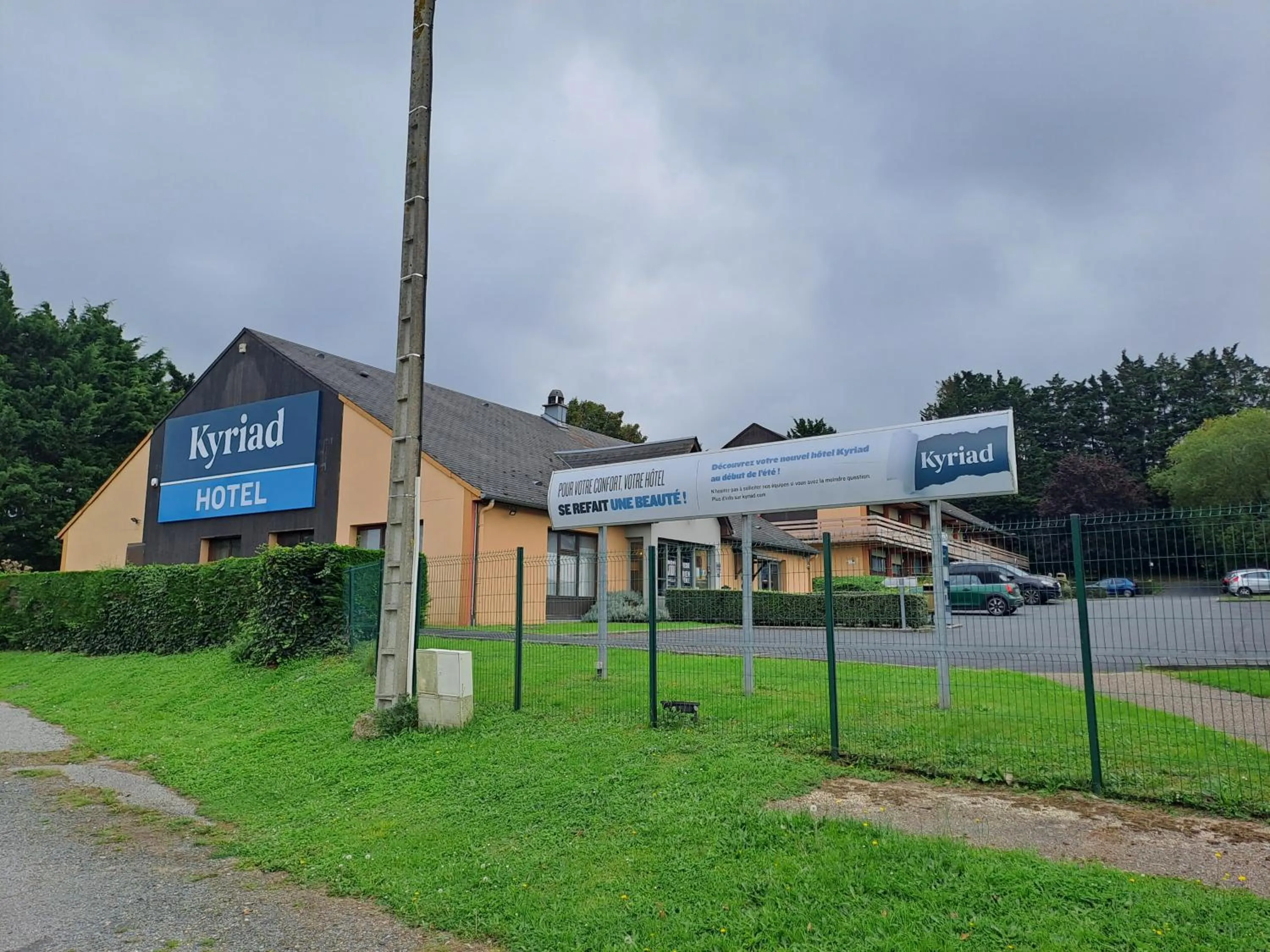 Property building in KYRIAD HONFLEUR - La Riviere Saint Sauveur