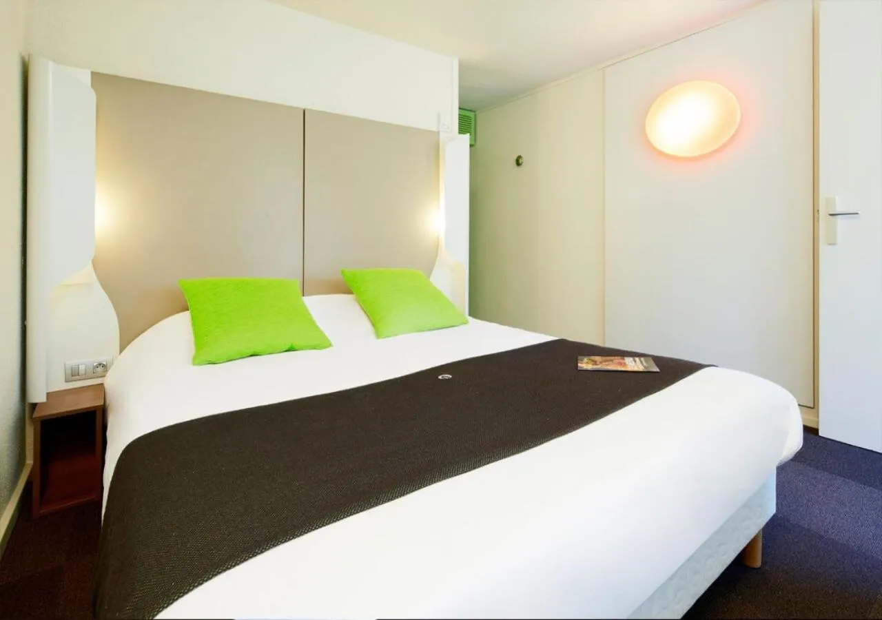 Bedroom, Bed in Campanile Lille - Seclin