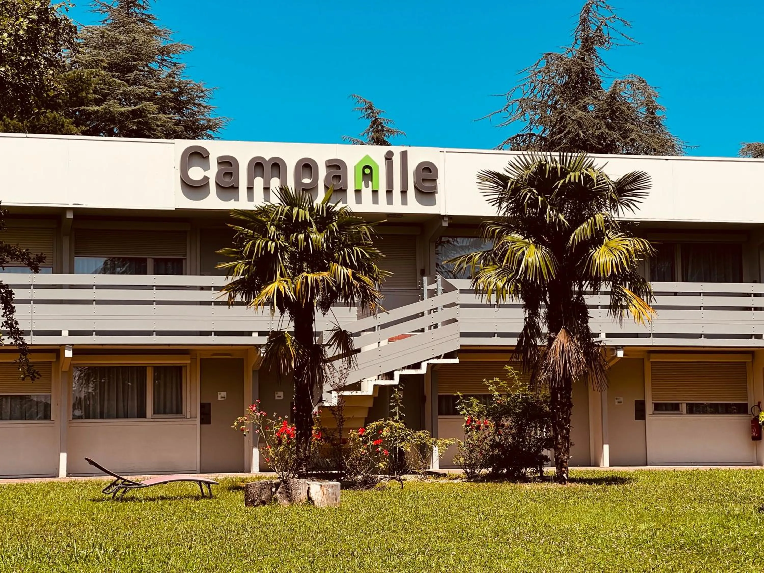 Garden in Campanile Lyon Nord - Ecully