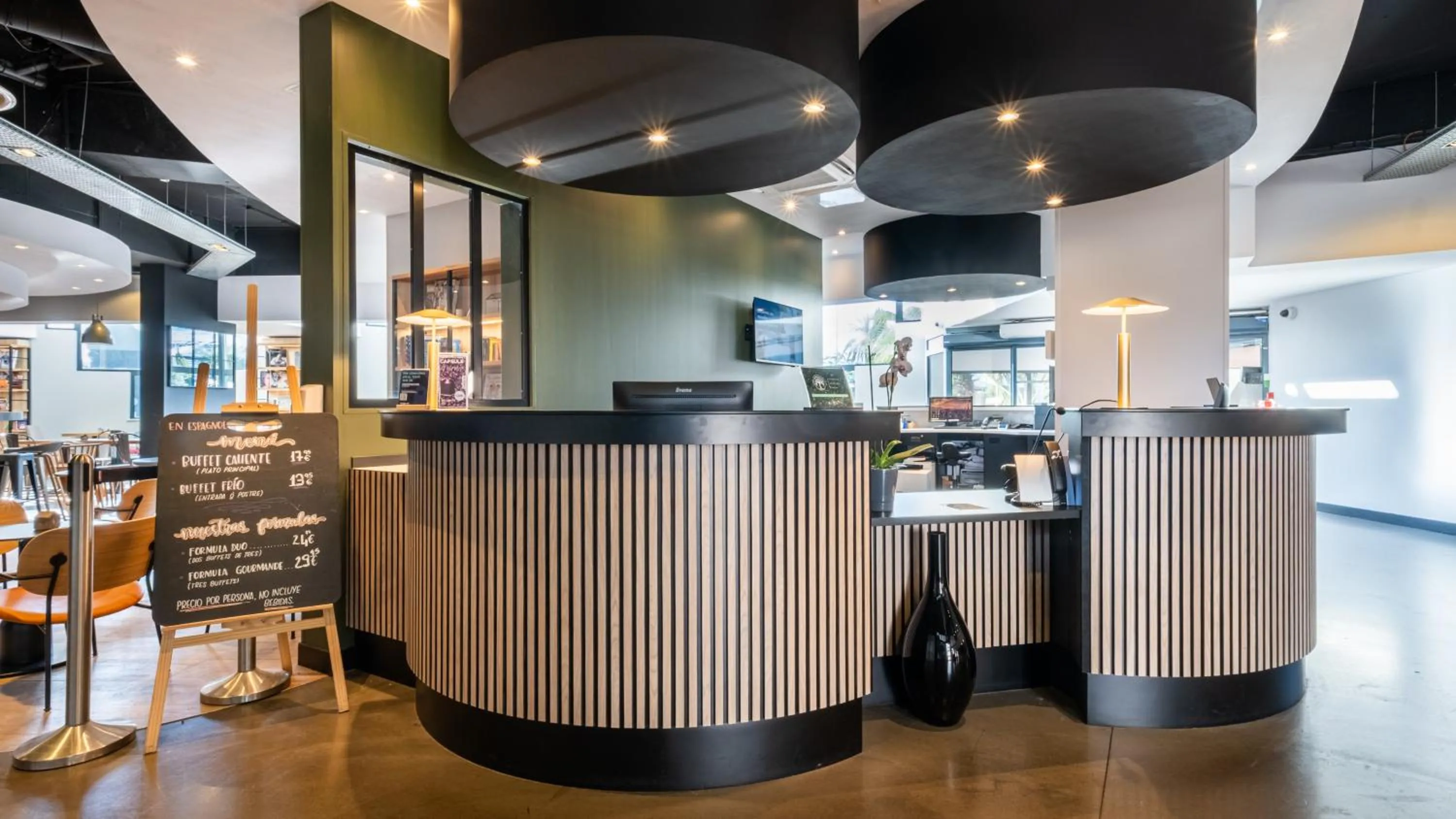 Lobby or reception in Campanile PRIME - Nice Airport