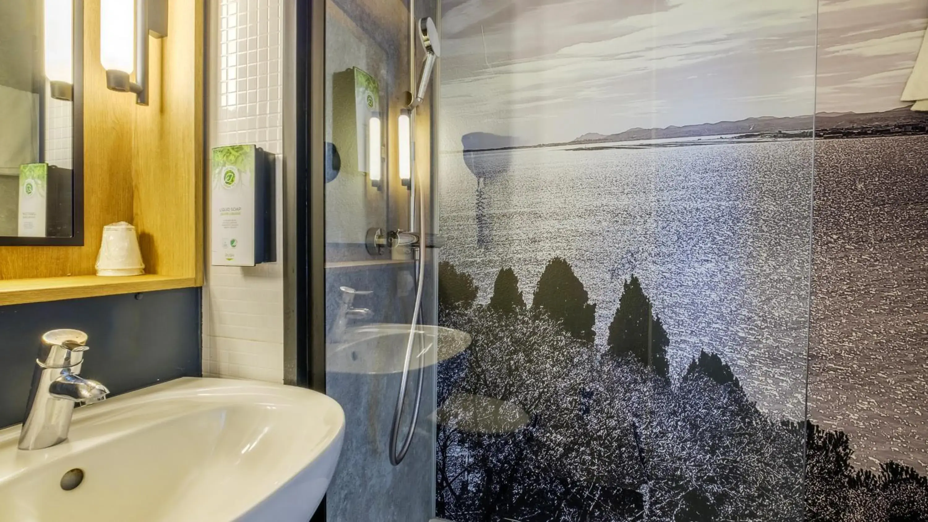 Bathroom in Campanile PRIME - Nice Airport Bathroom in Campanile PRIME - Nice Airport