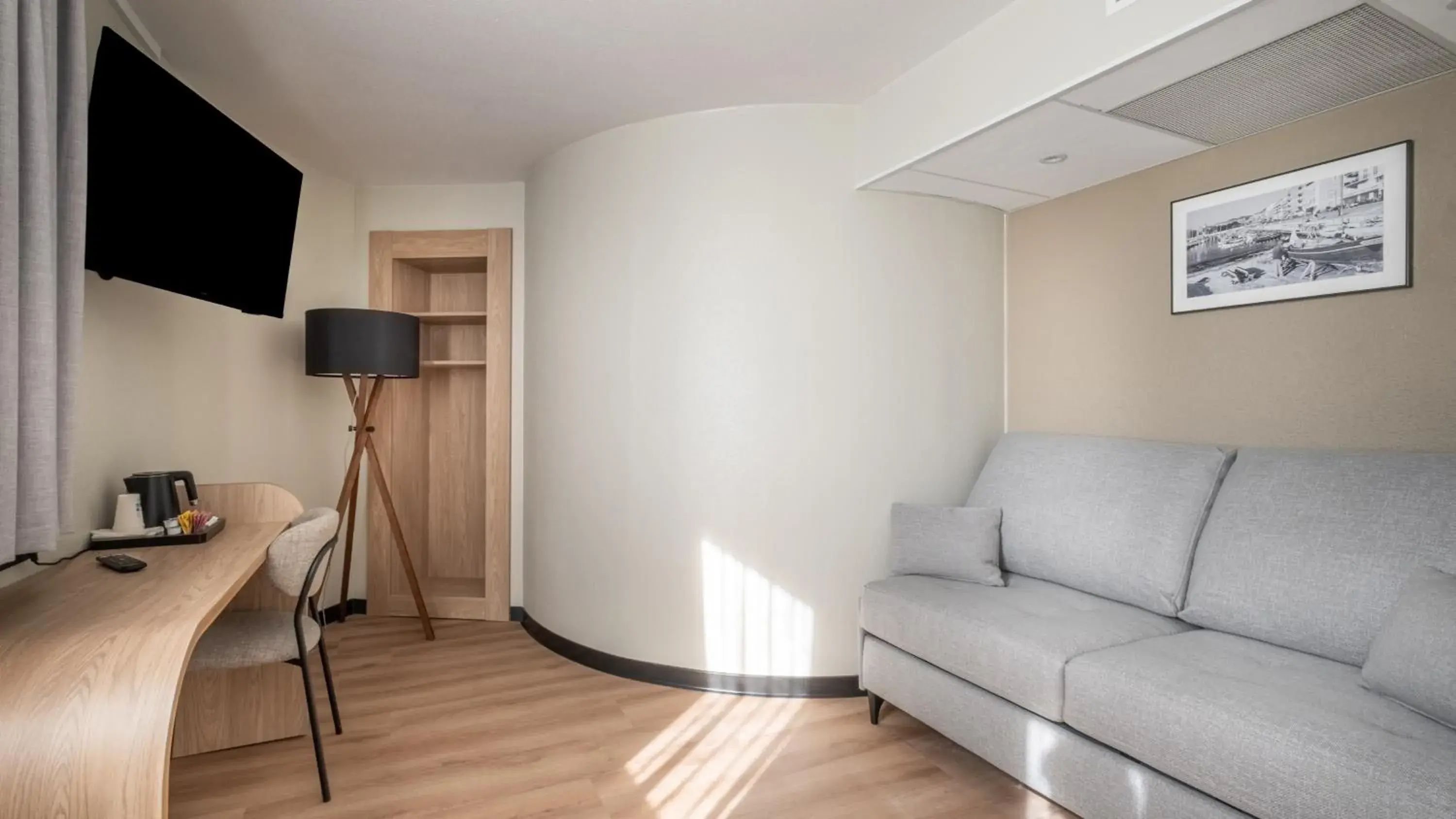 Photo of the whole room in Campanile PRIME - Nice Airport Photo of the whole room in Campanile PRIME - Nice Airport