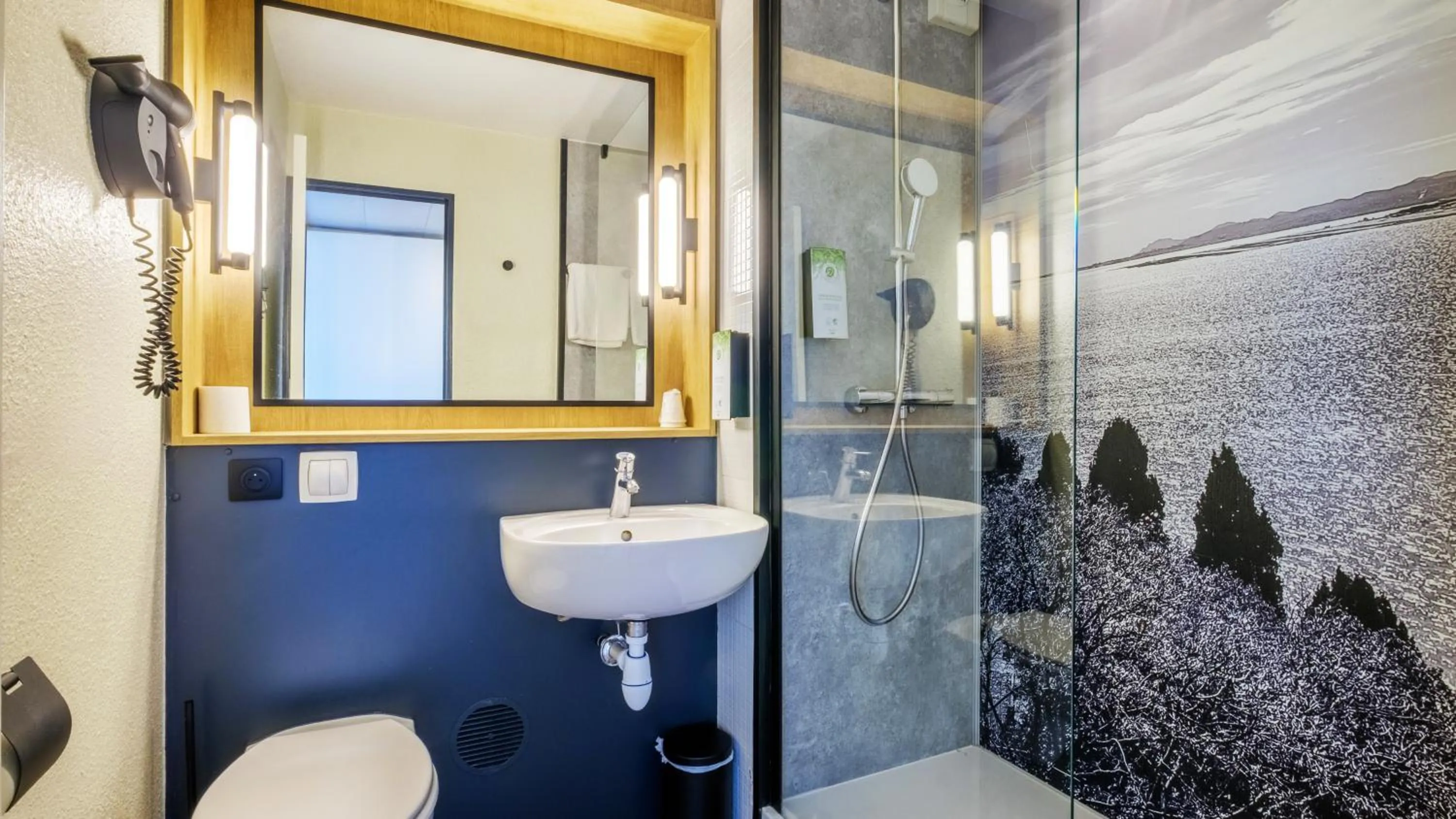 Shower in Campanile PRIME - Nice Airport