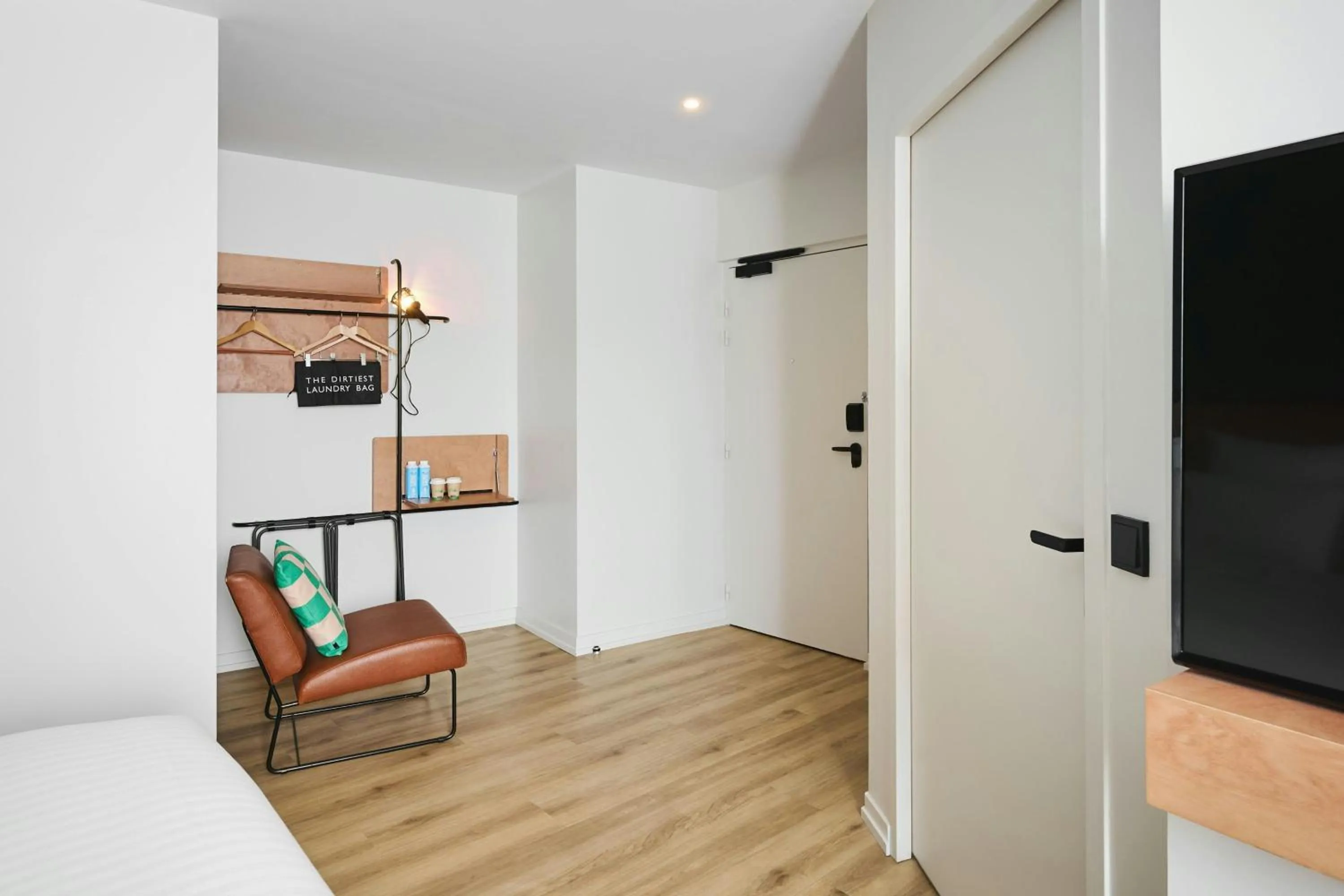 Photo of the whole room, Bed in Moxy Paris Bastille