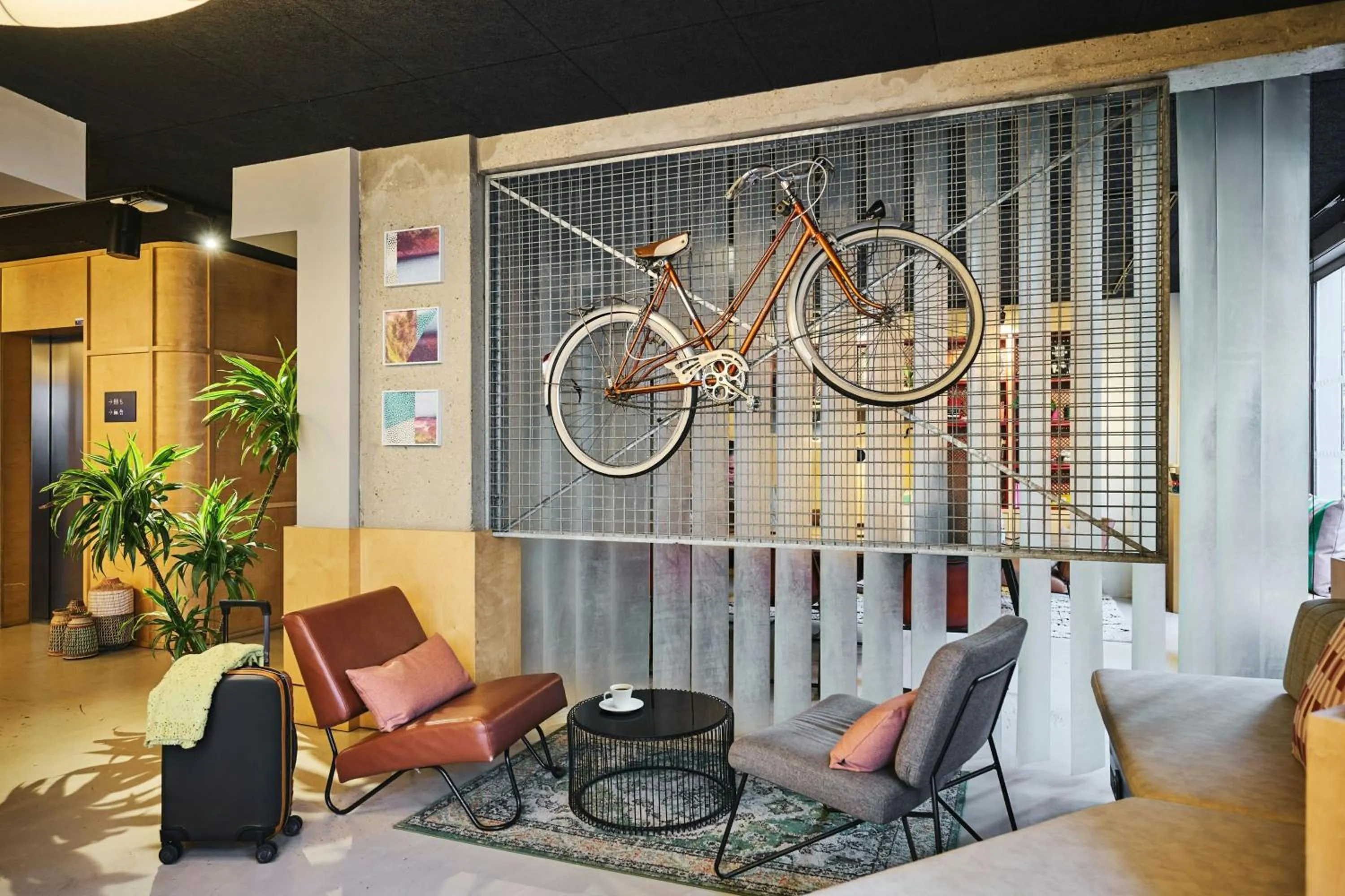 Lobby or reception in Moxy Paris Bastille