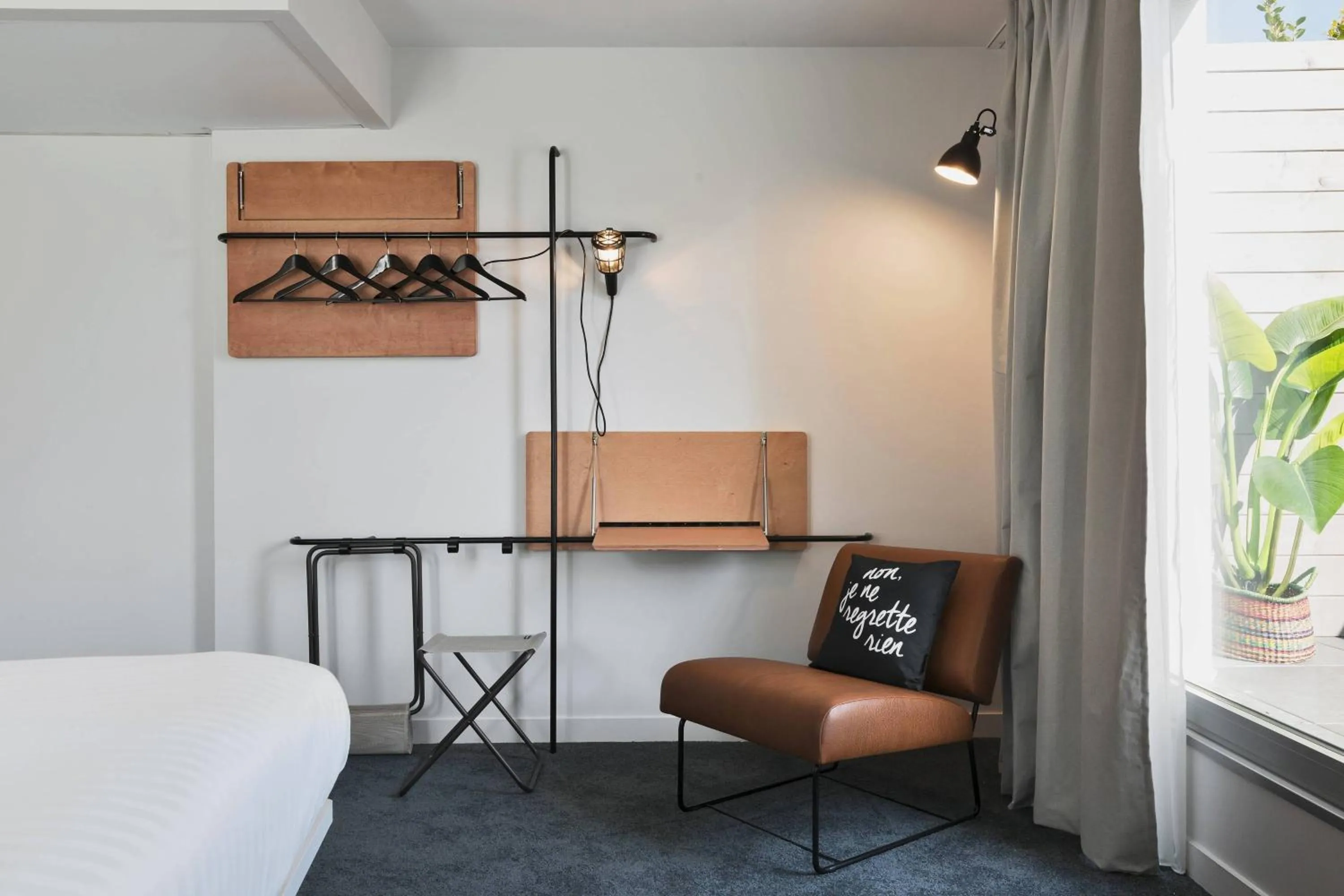 Photo of the whole room, Bed in Moxy Paris Bastille