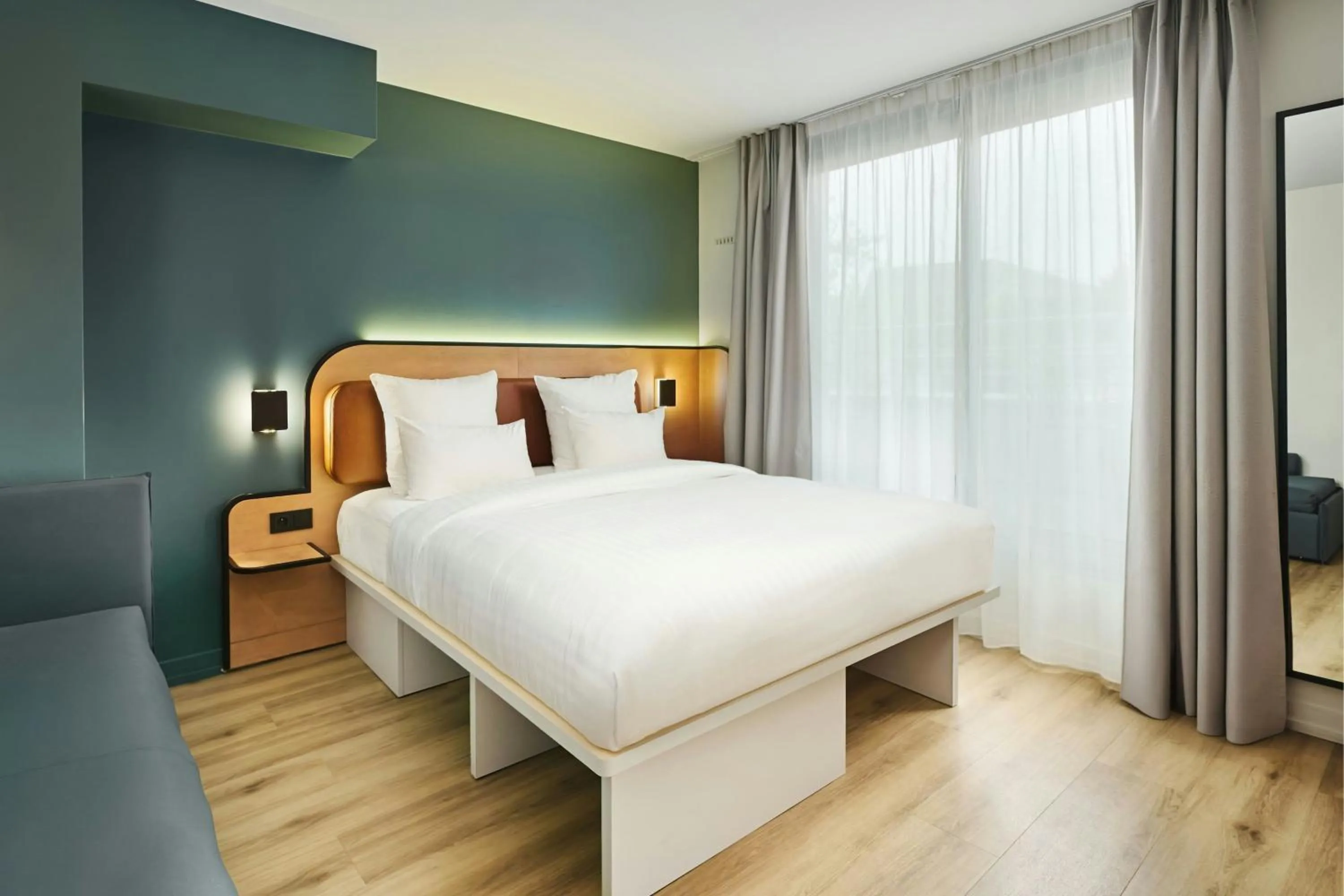 Photo of the whole room, Bed in Moxy Paris Bastille