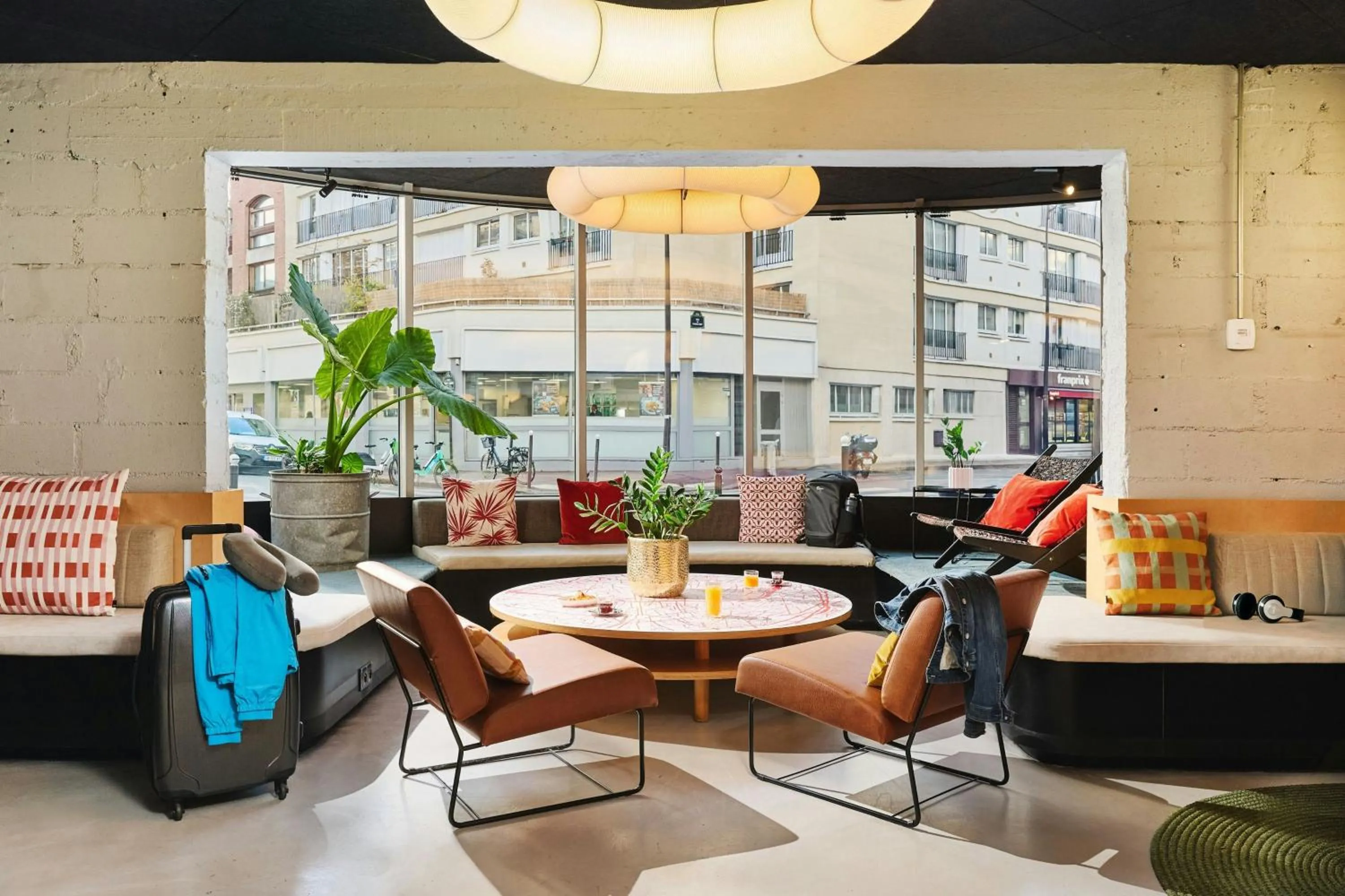 Lobby or reception in Moxy Paris Bastille