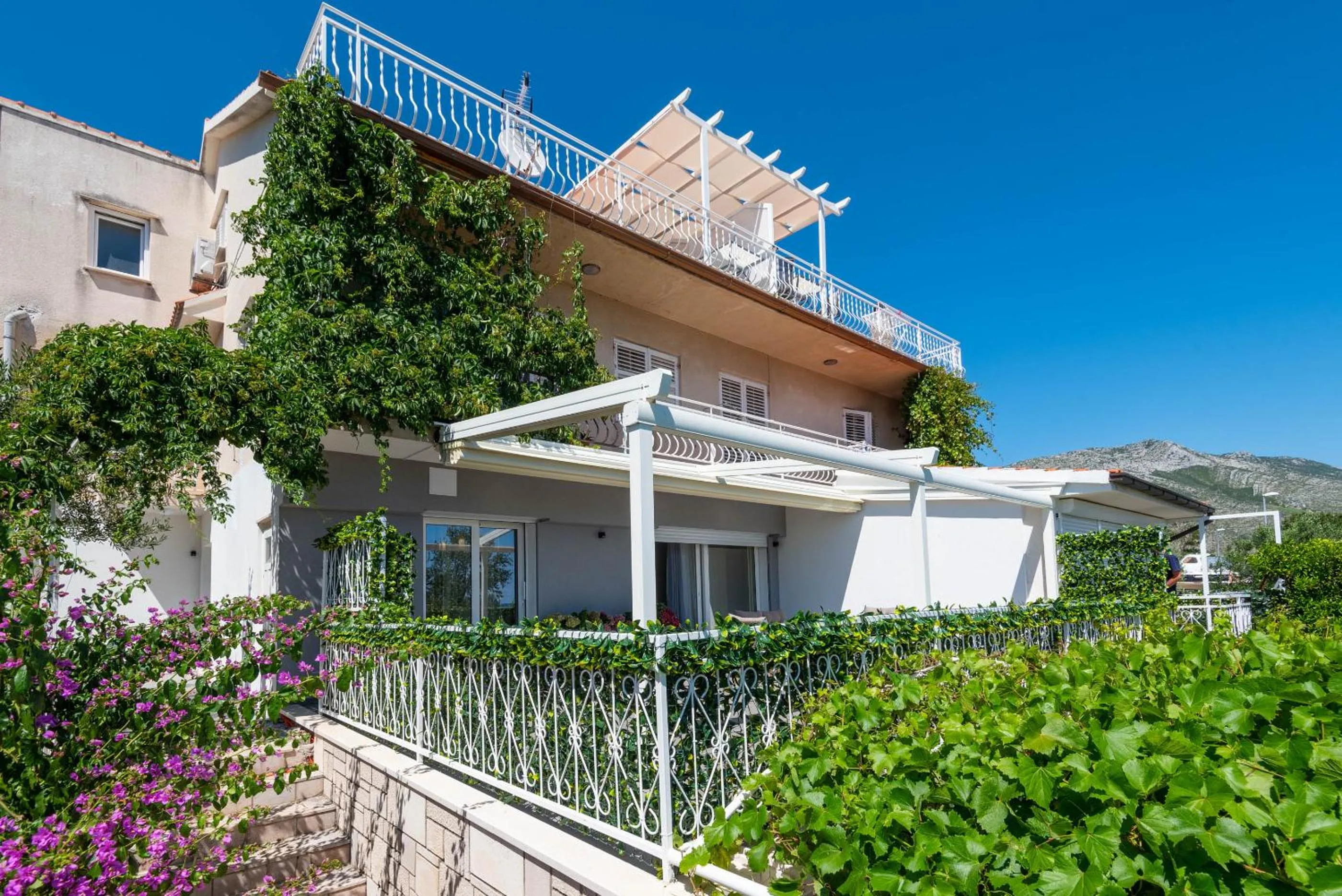 Property building in Villa Marina