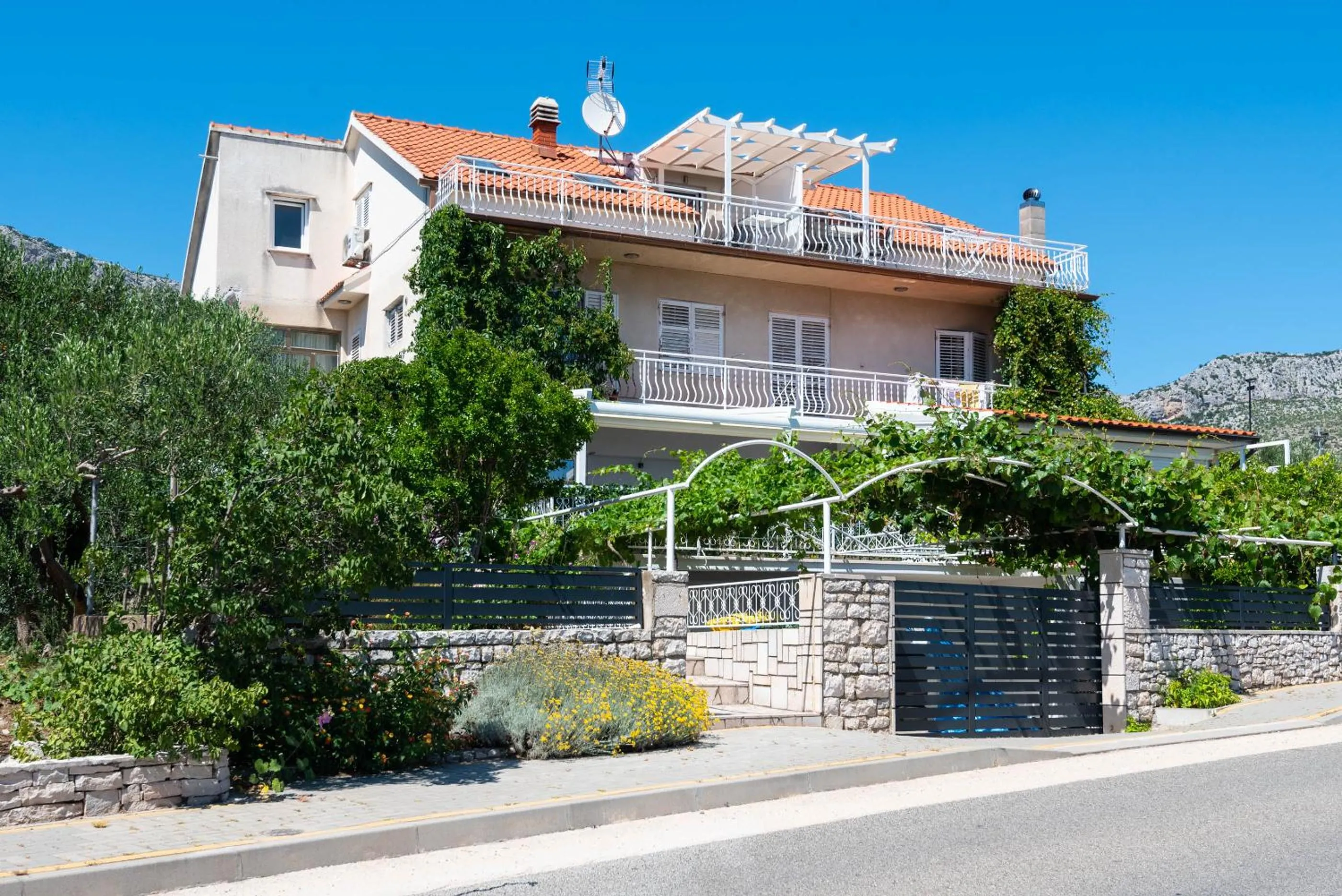 Property building in Villa Marina