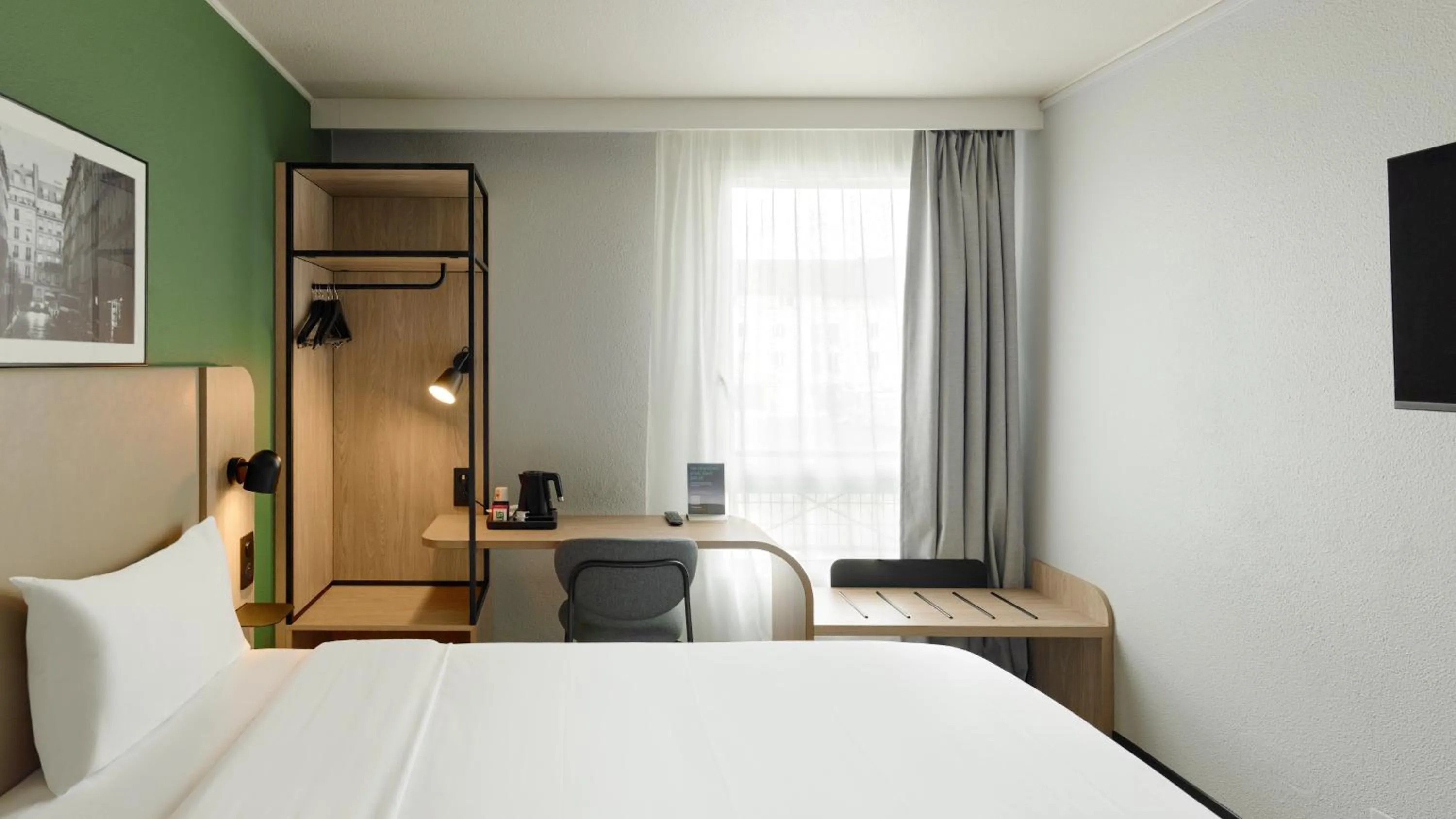 Photo of the whole room, Bed in Campanile PRIME - Paris Levallois-Perret