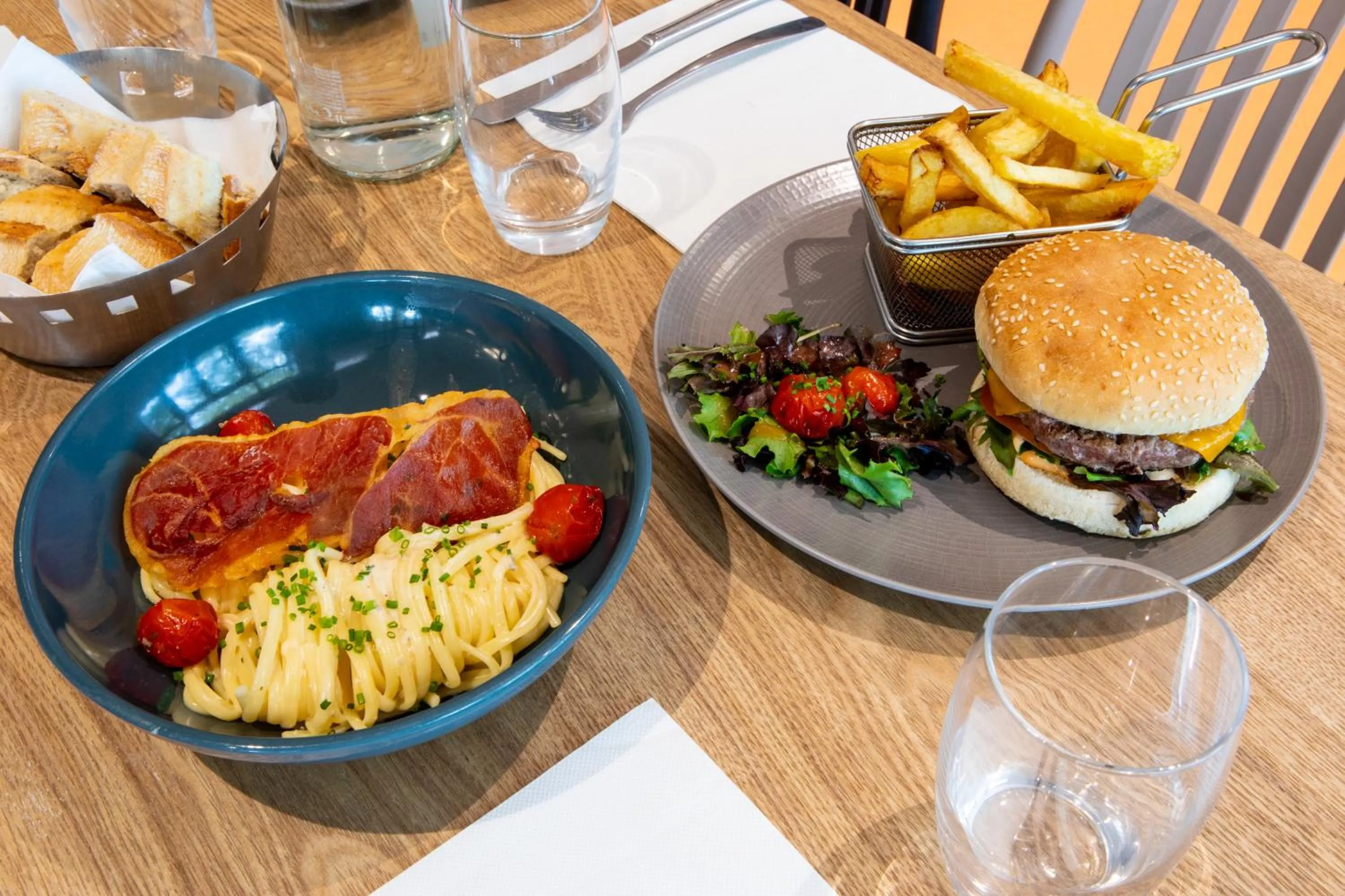 Restaurant/places to eat in Ibis Styles Paris Saint Denis Pleyel