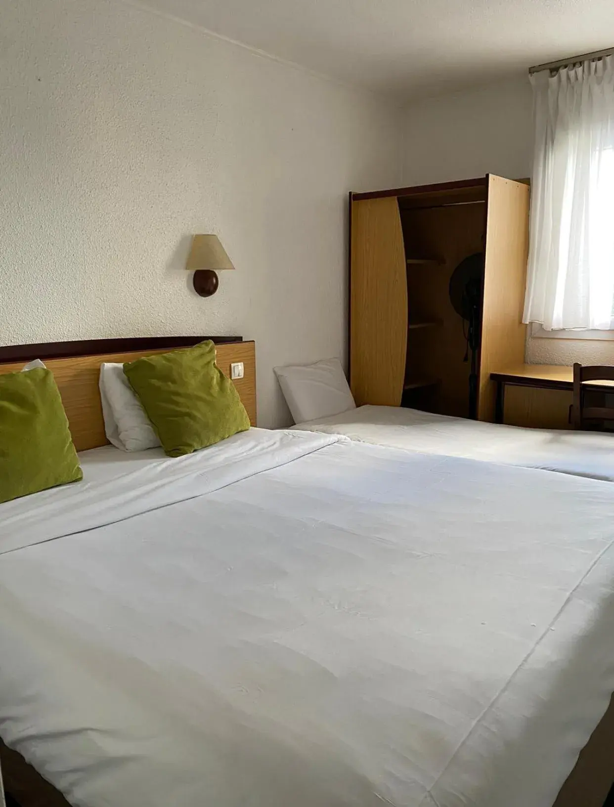 Room with 1 Double Bed and 1 Junior Bed in Kyriad Le Blanc-Mesnil Room with 1 Double Bed and 1 Junior Bed in Kyriad Le Blanc-Mesnil
