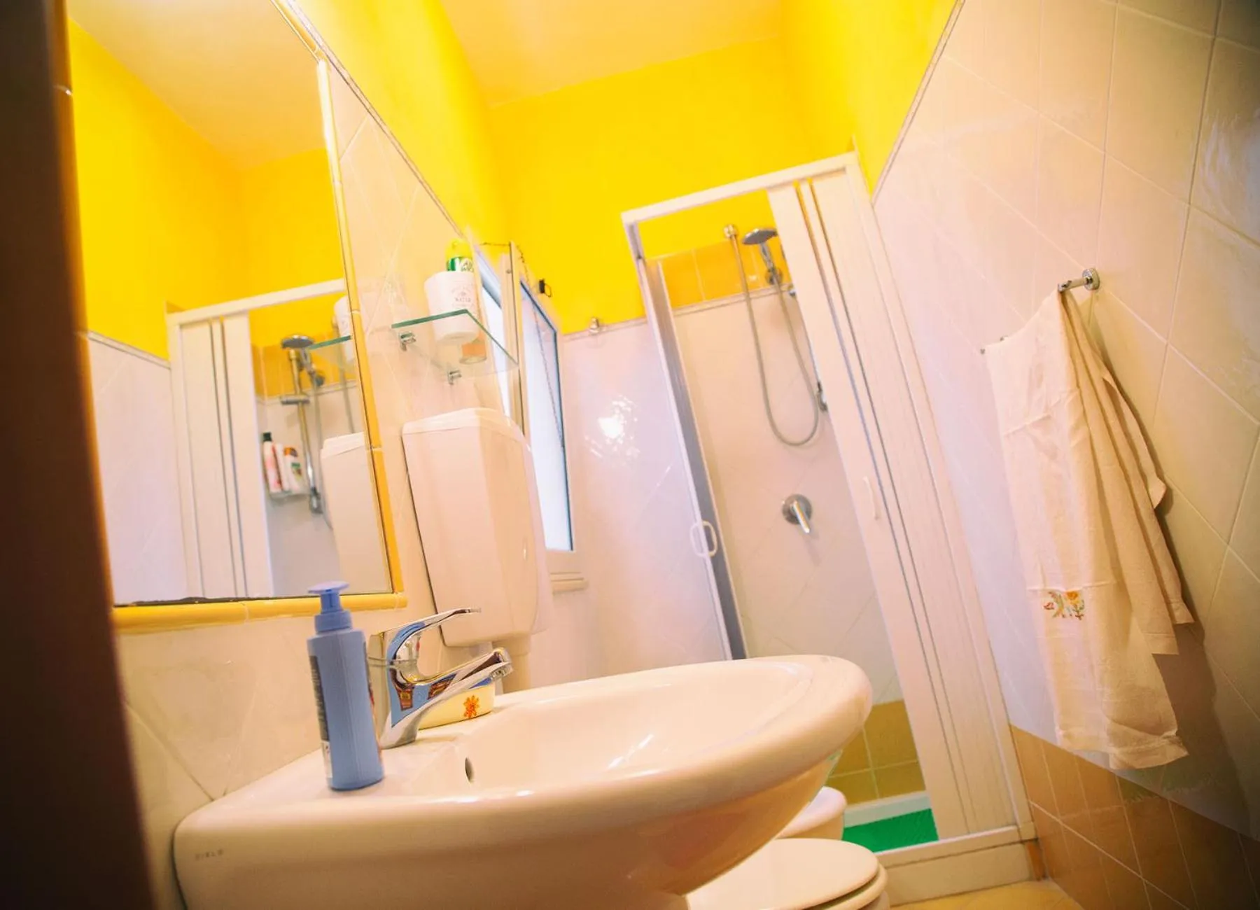 Shower in B&B Il Girasole