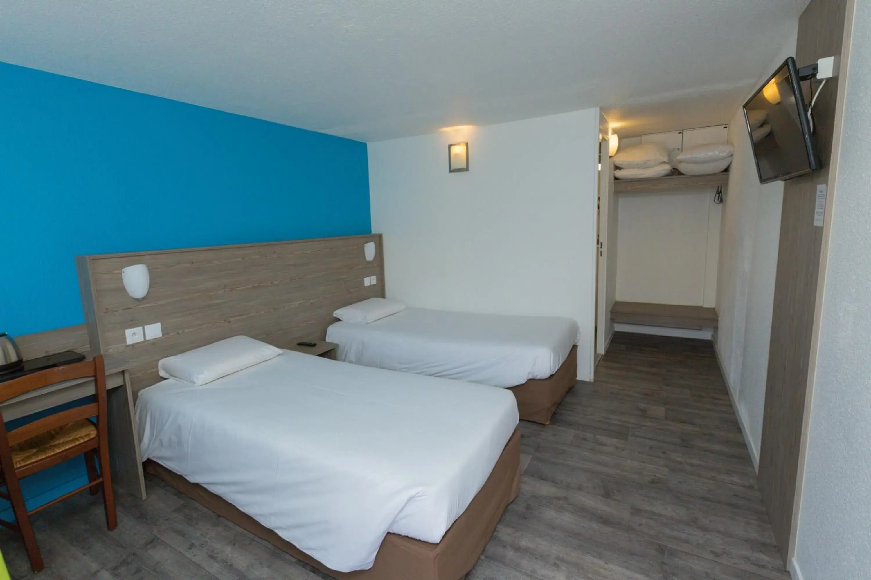 Twin Room in Kyriad Chantilly Sud - Luzarches Twin Room in Kyriad Chantilly Sud - Luzarches