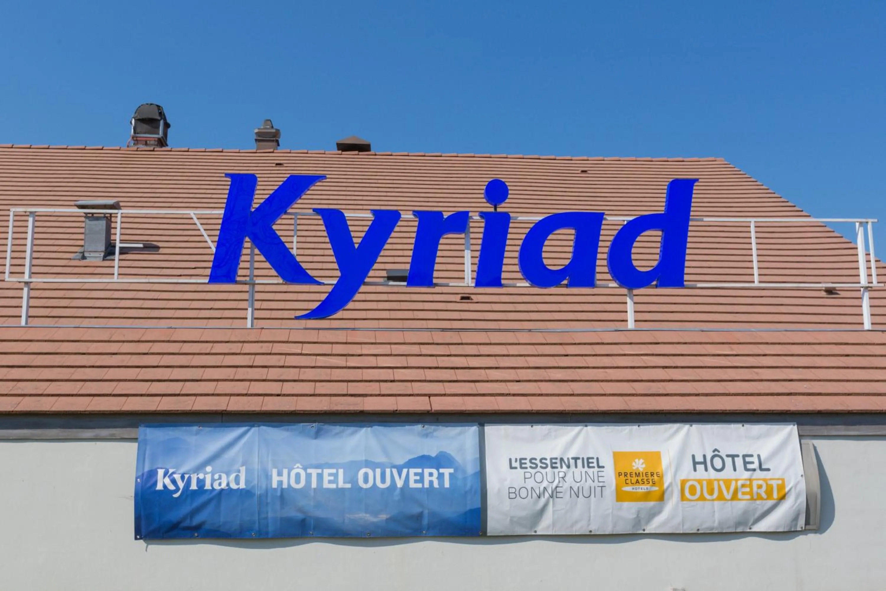 Property logo or sign in Kyriad Chantilly Sud - Luzarches