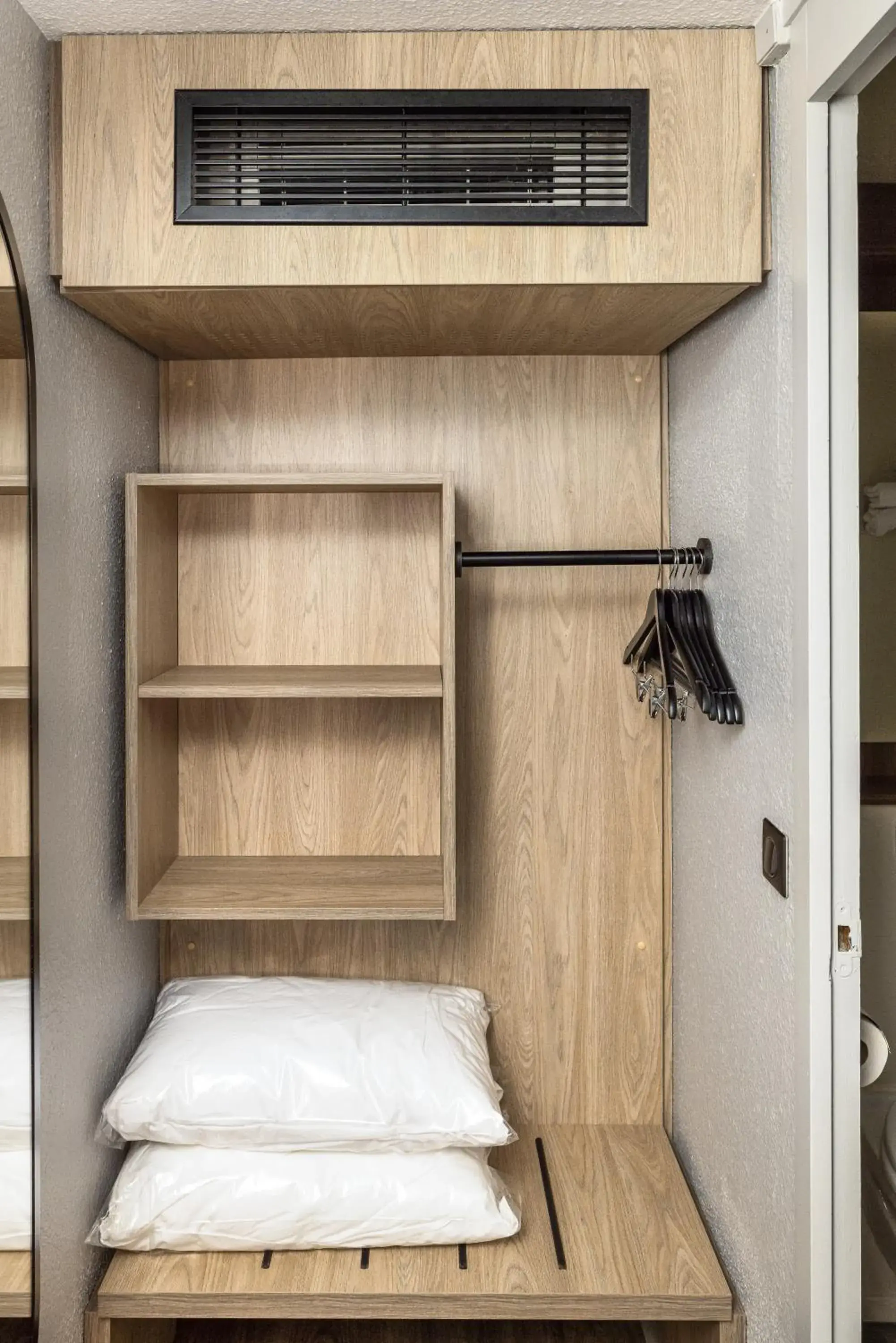 wardrobe, Bed in Campanile NATURE - Paris Ouest Gennevilliers Port wardrobe, Bed in Campanile NATURE - Paris Ouest Gennevilliers Port