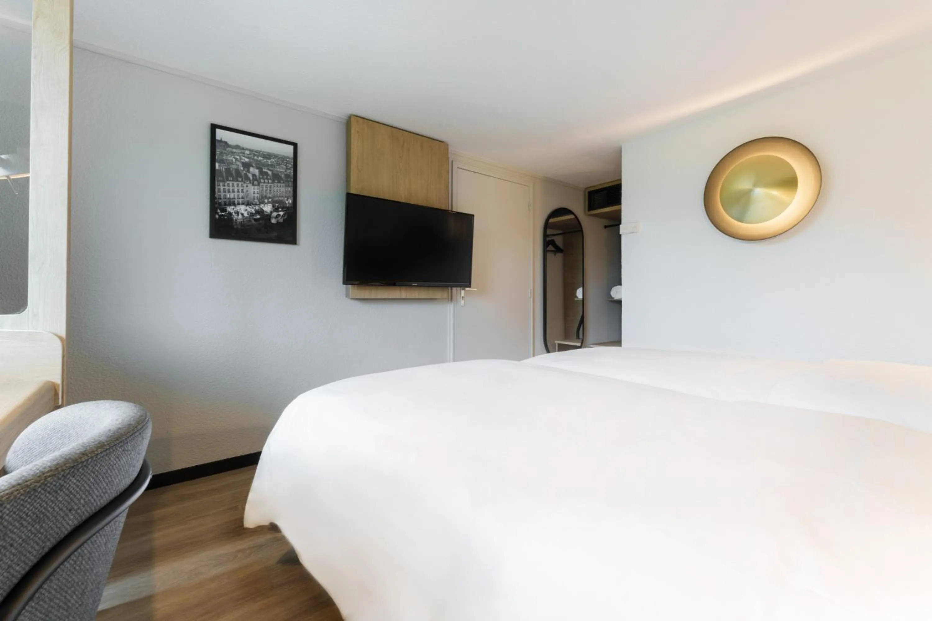 Standard Room - 2 Single Beds in Campanile NATURE - Paris Ouest Gennevilliers Port