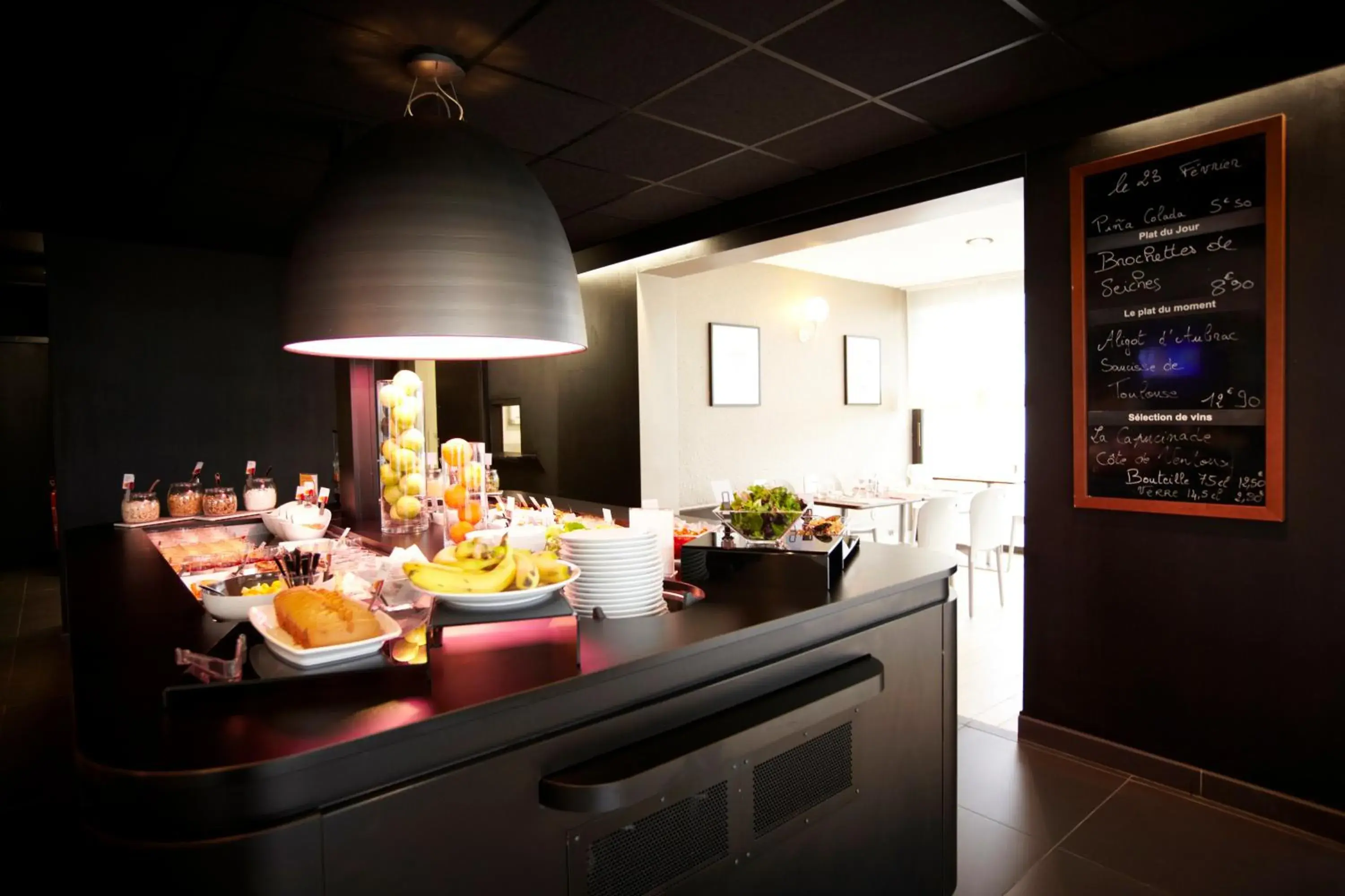 Restaurant/places to eat in Campanile Paris Ouest - Gennevilliers Port