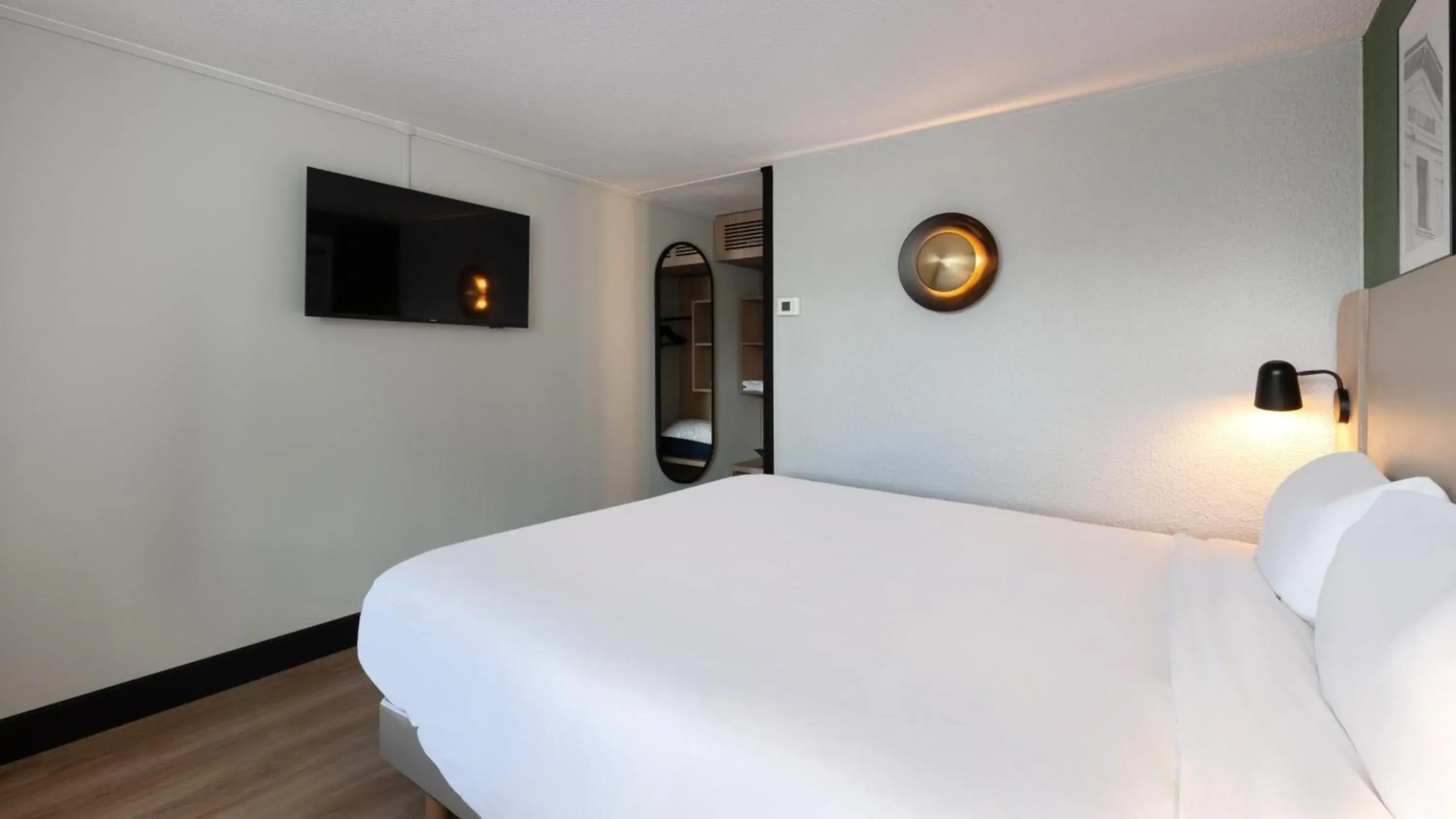 Photo of the whole room, Bed in Campanile Nature - Epône Photo of the whole room, Bed in Campanile Nature - Epône