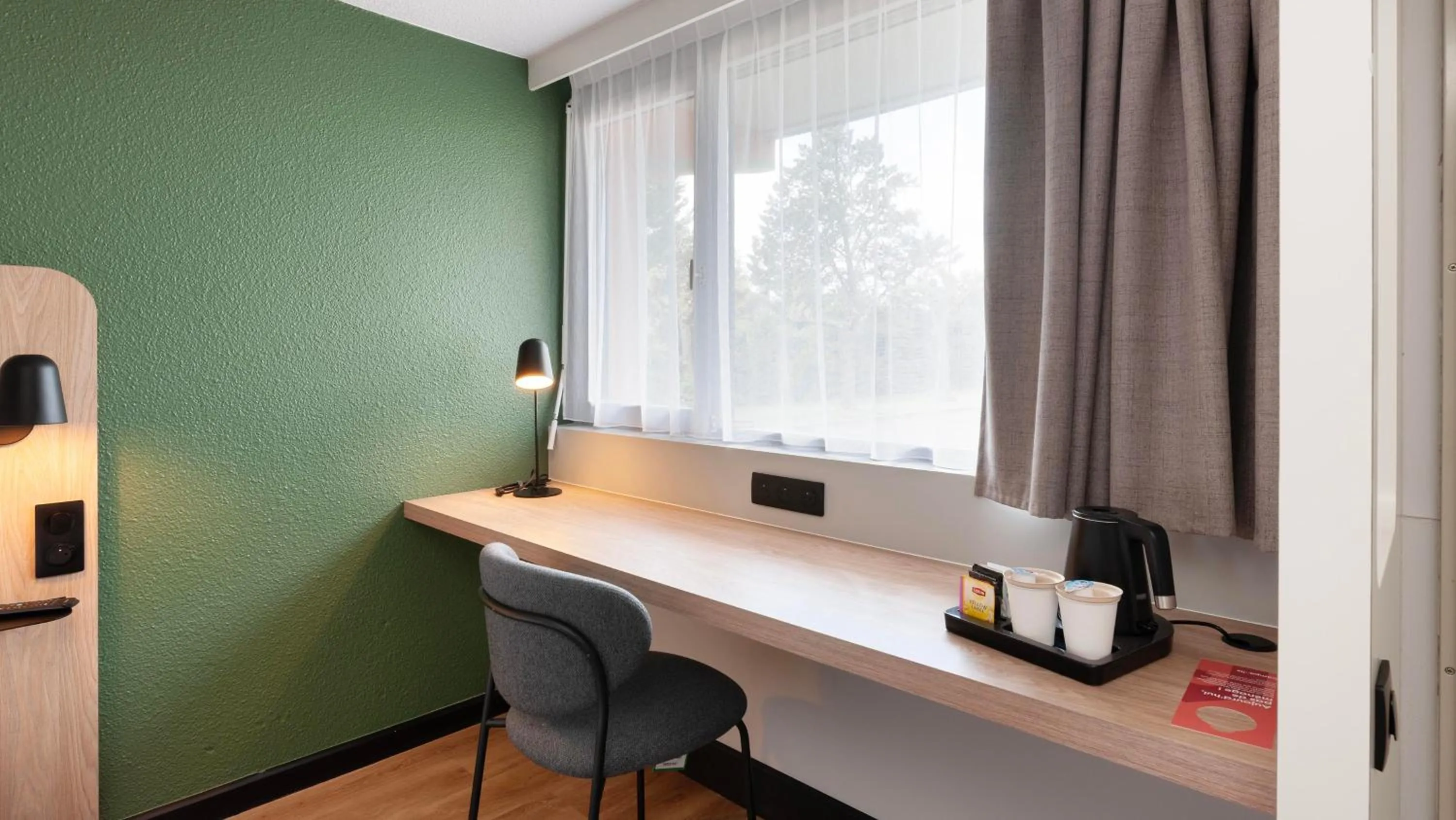 Photo of the whole room in Campanile NATURE - Epône