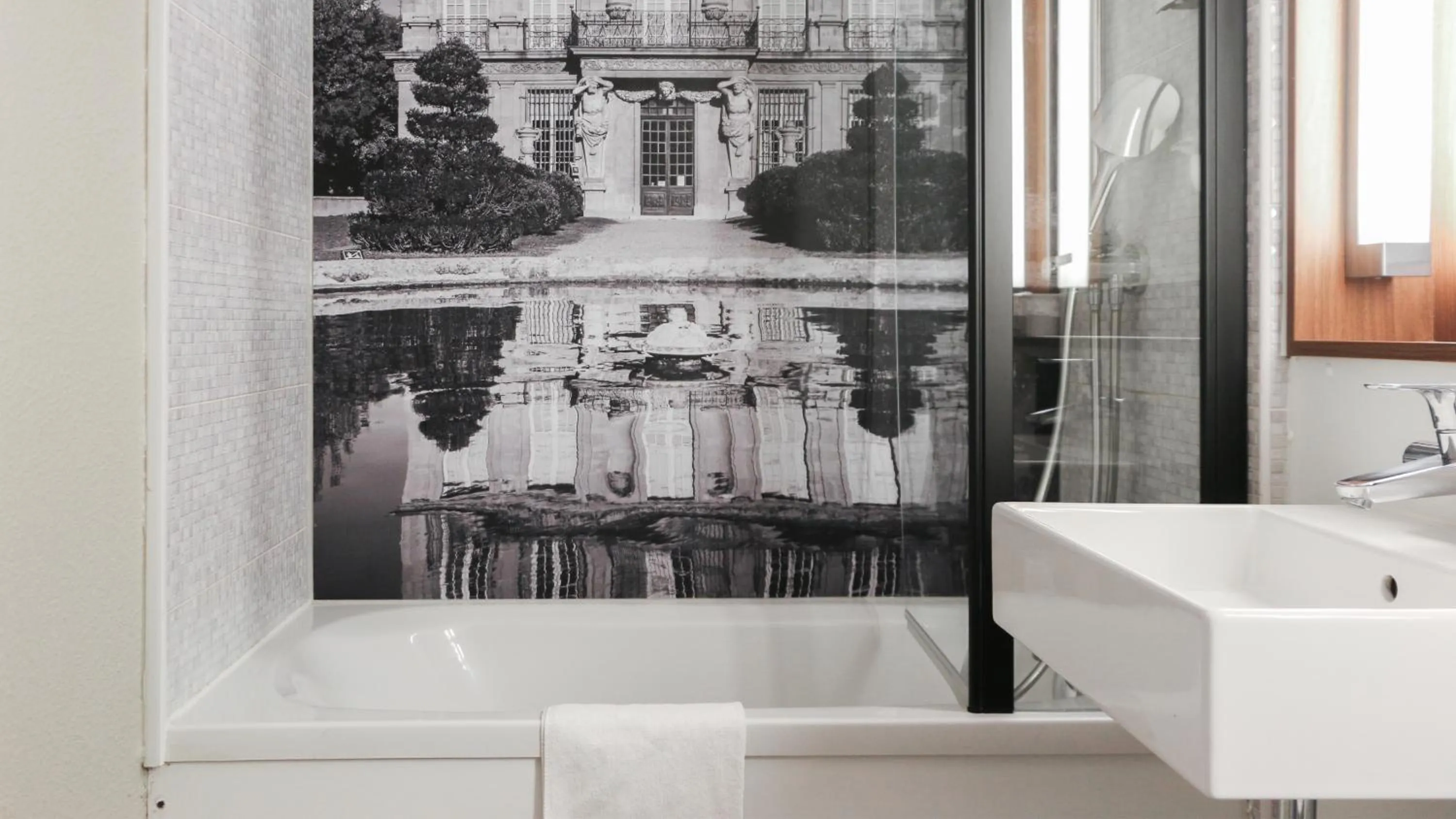 Bathroom in Campanile NATURE - Epône