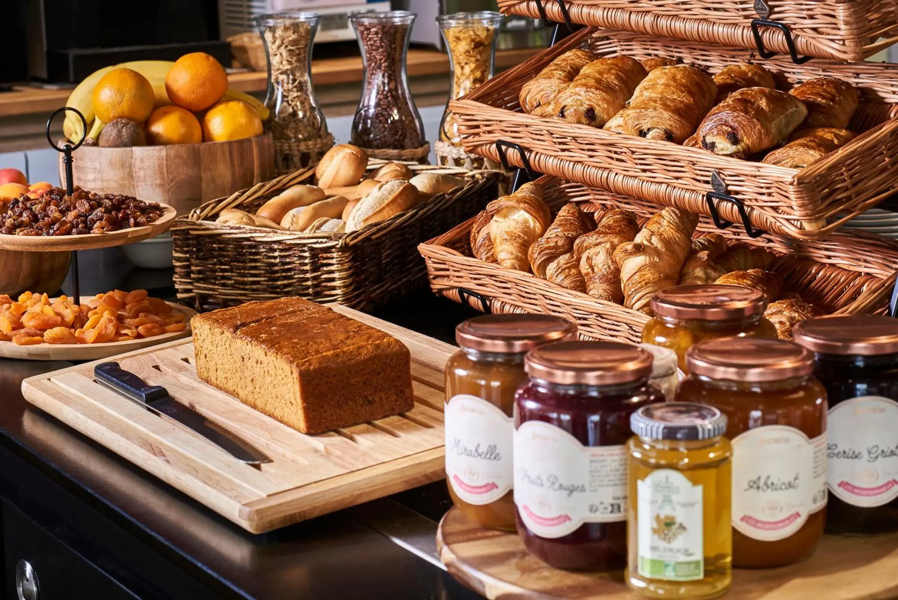 Breakfast in The Originals City Hôtel La Verrière-Yvelines Breakfast in The Originals City Hôtel La Verrière-Yvelines